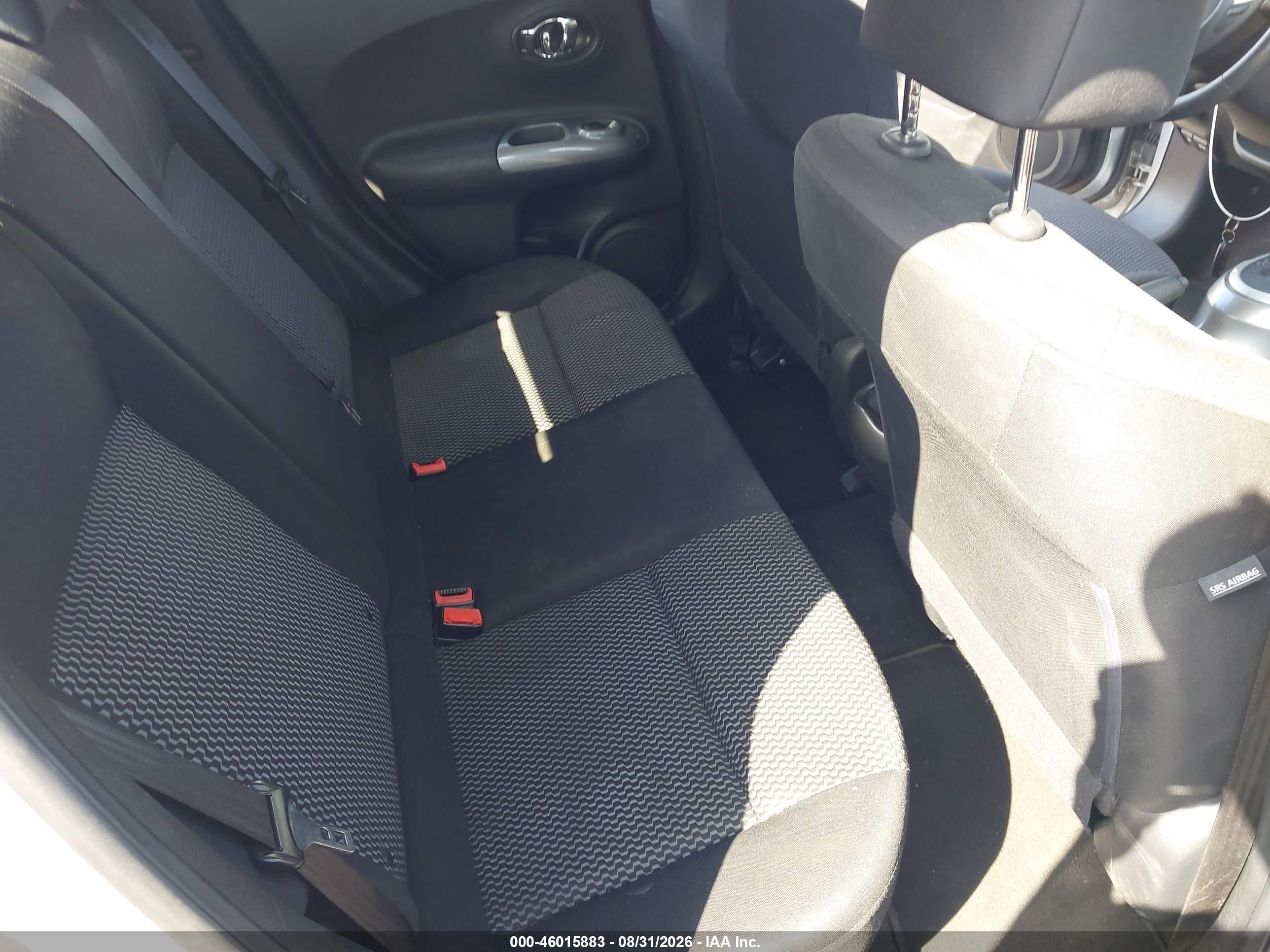 2015 Nissan Juke S Silver vin: JN8AF5MV5FT552014
