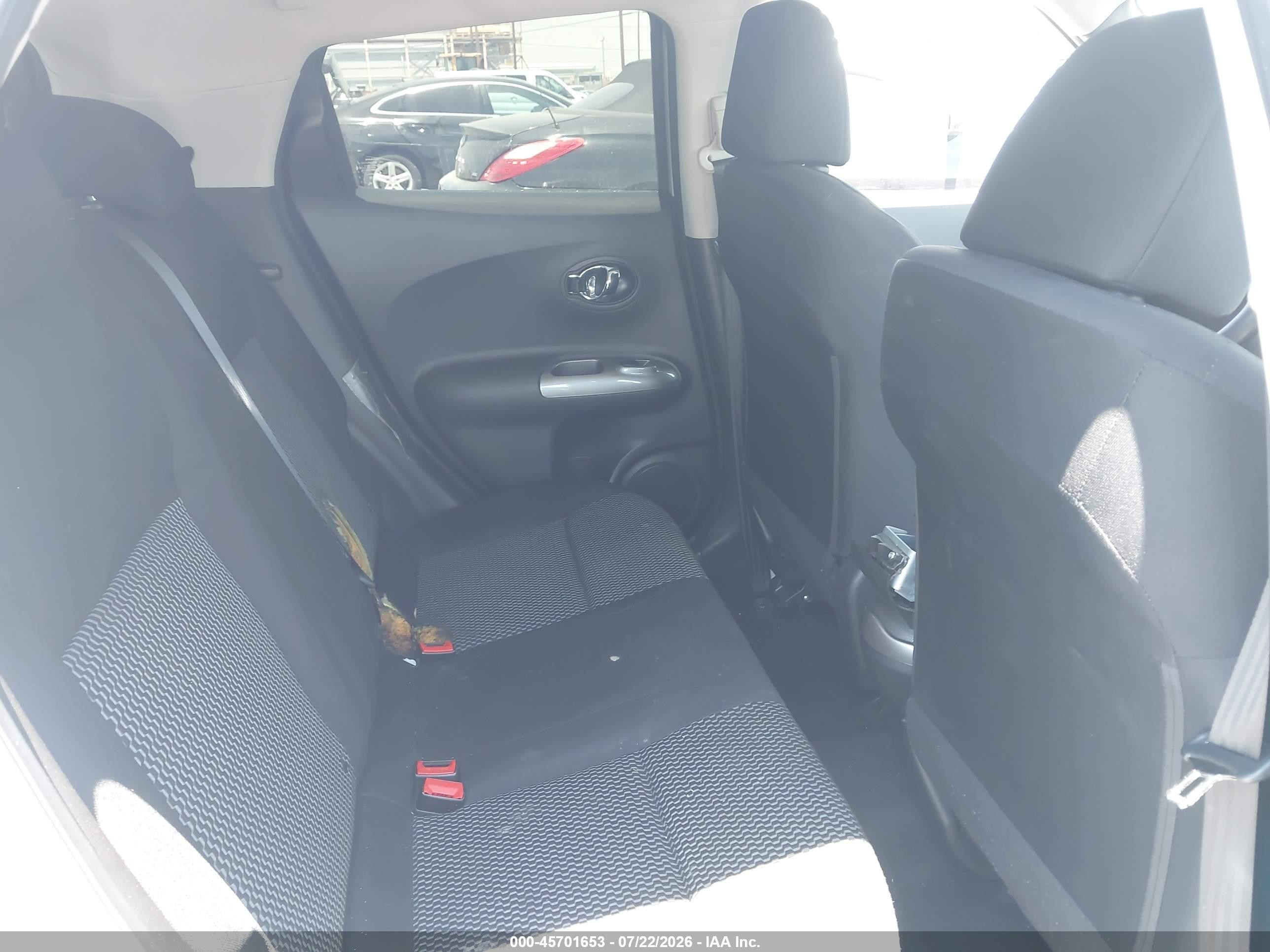 2015 Nissan Juke S Silver vin: JN8AF5MV5FT556824