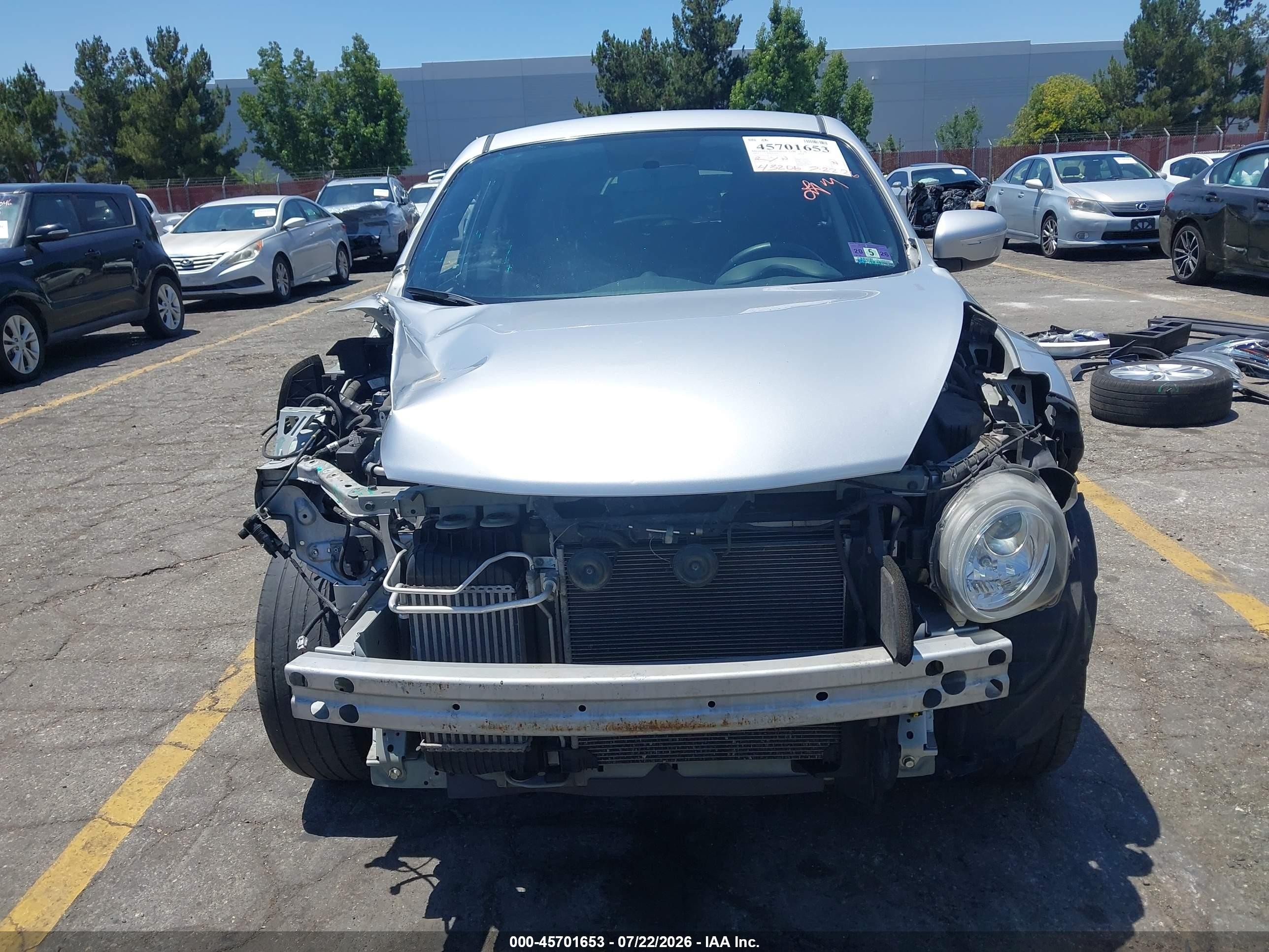 2015 Nissan Juke S Silver vin: JN8AF5MV5FT556824