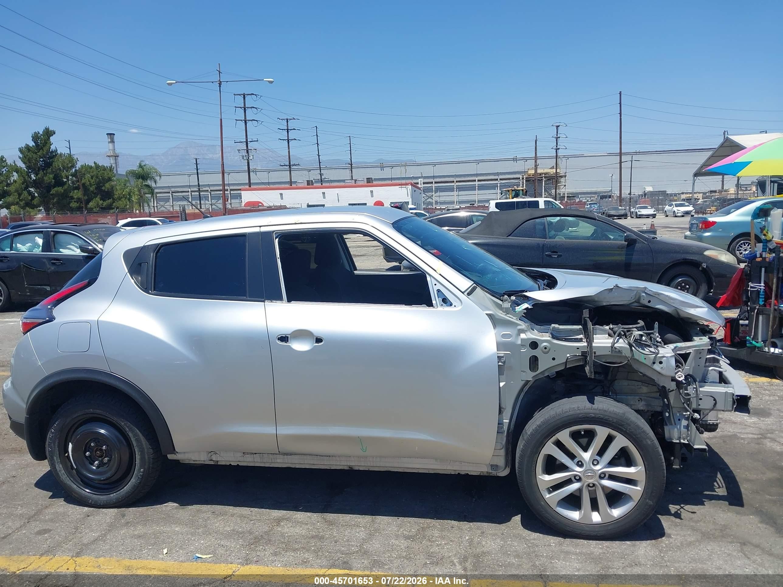 2015 Nissan Juke S Silver vin: JN8AF5MV5FT556824
