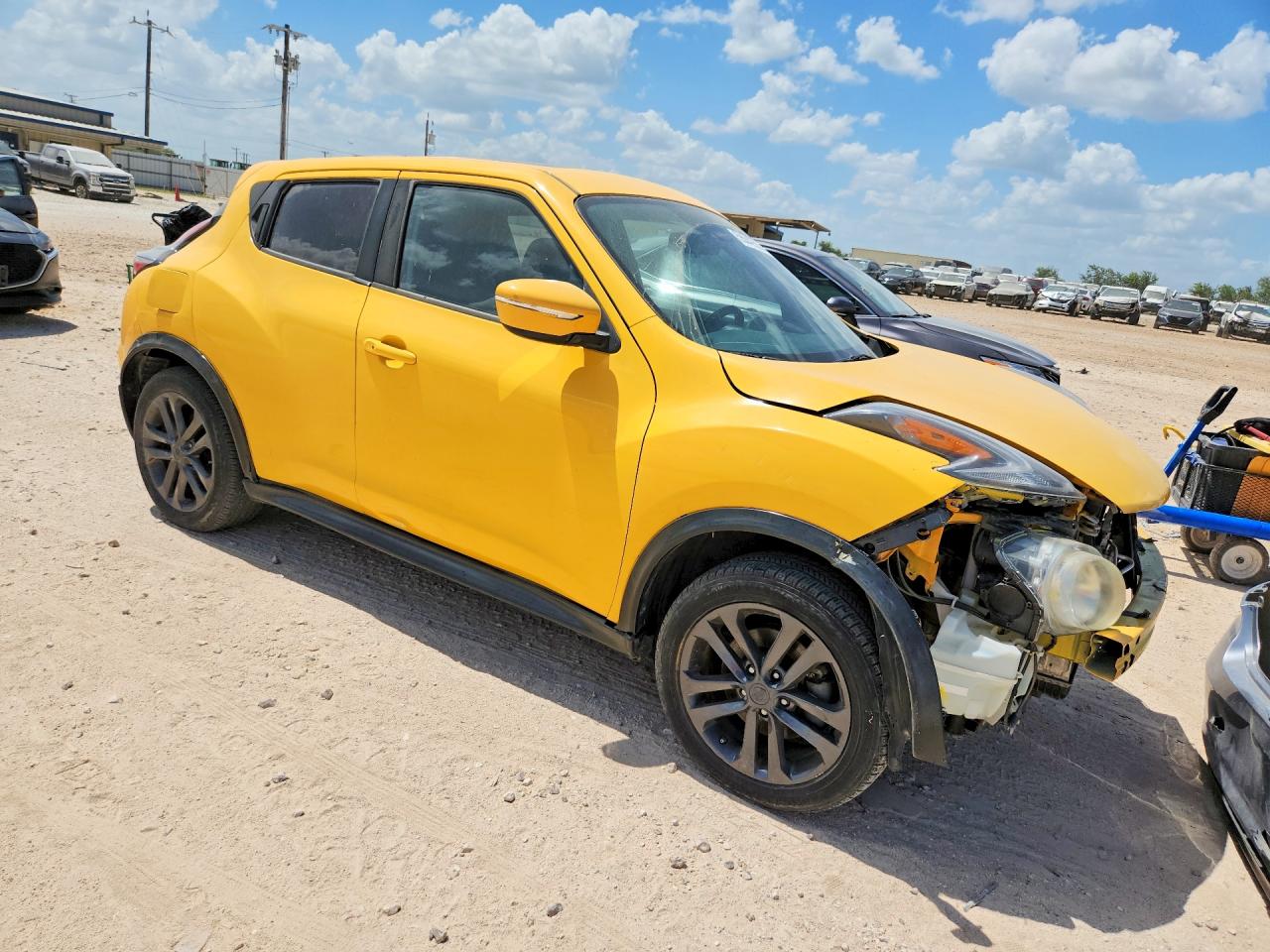 2015 Nissan Juke S Желтый vin: JN8AF5MV5FT564552