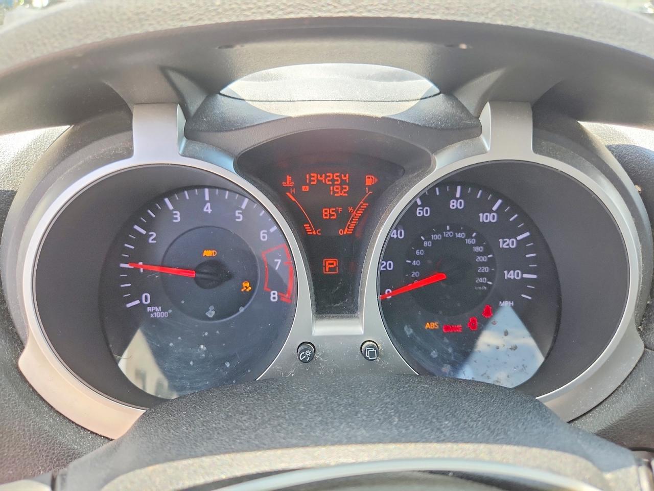2011 Nissan Juke S Silver vin: JN8AF5MV6BT019907