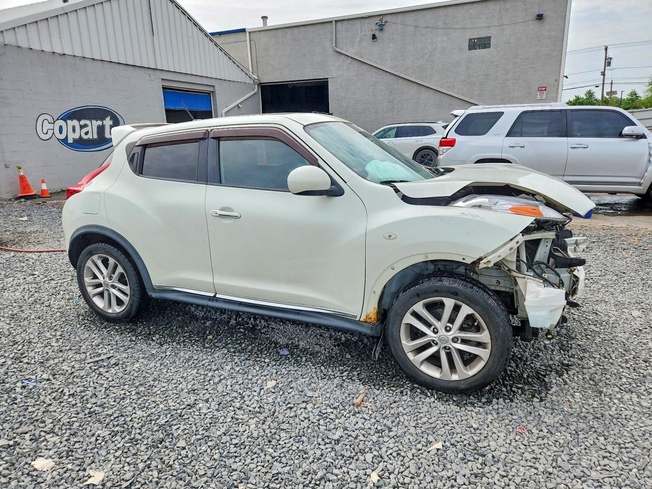 2012 Nissan Juke S White vin: JN8AF5MV6CT109883