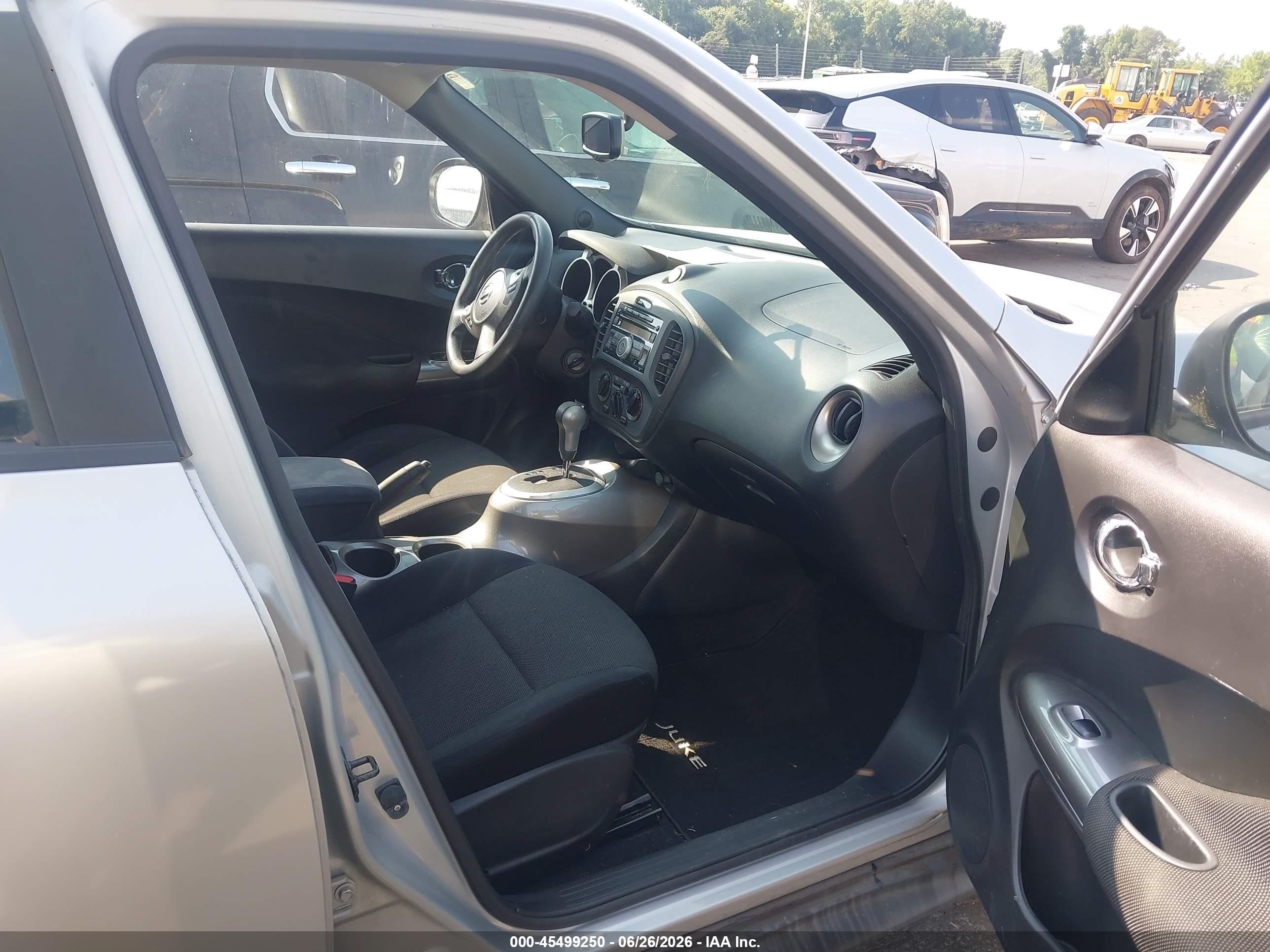 2013 Nissan Juke S Серебряный vin: JN8AF5MV6DT214098