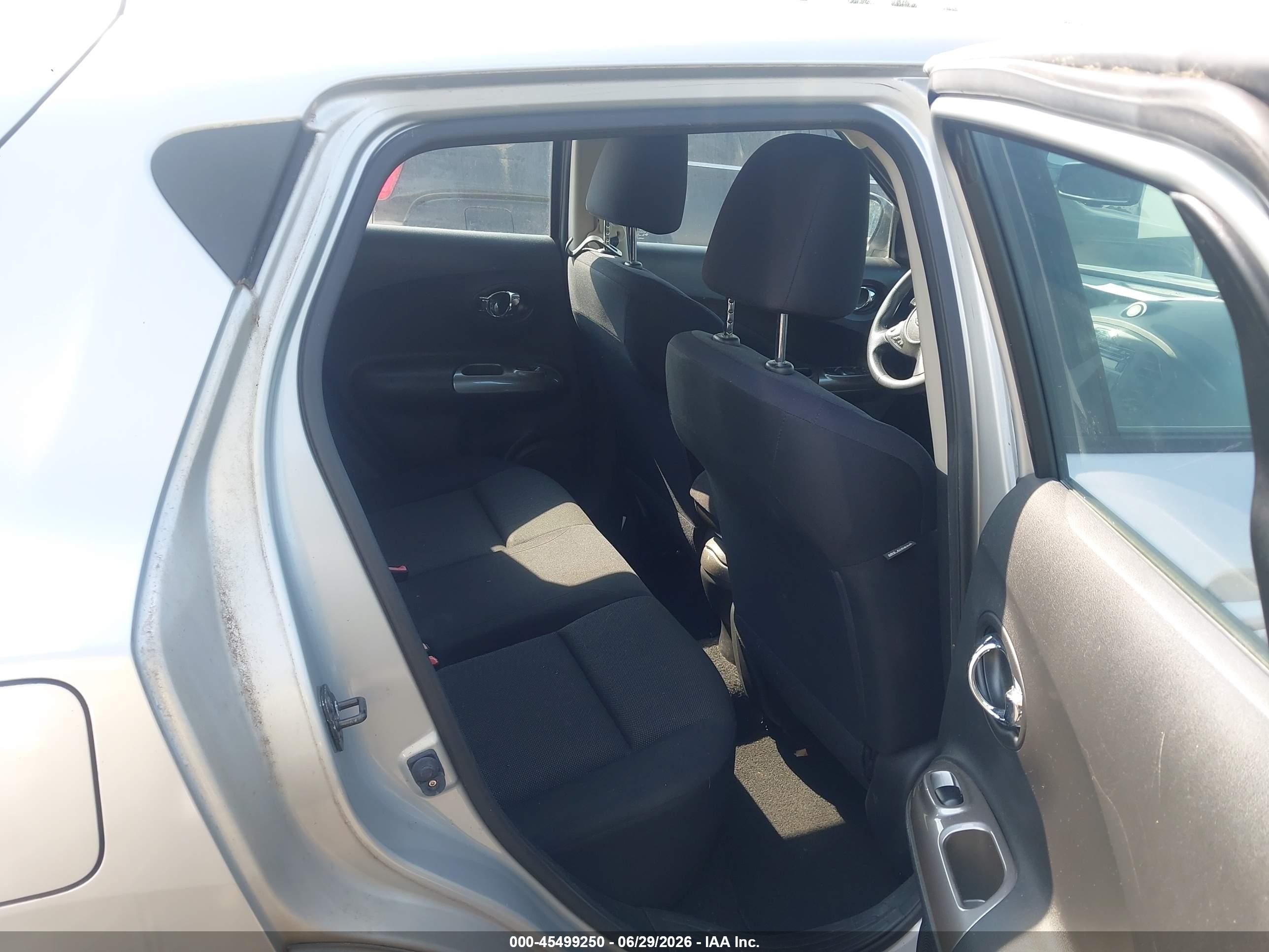 2013 Nissan Juke S Серебряный vin: JN8AF5MV6DT214098