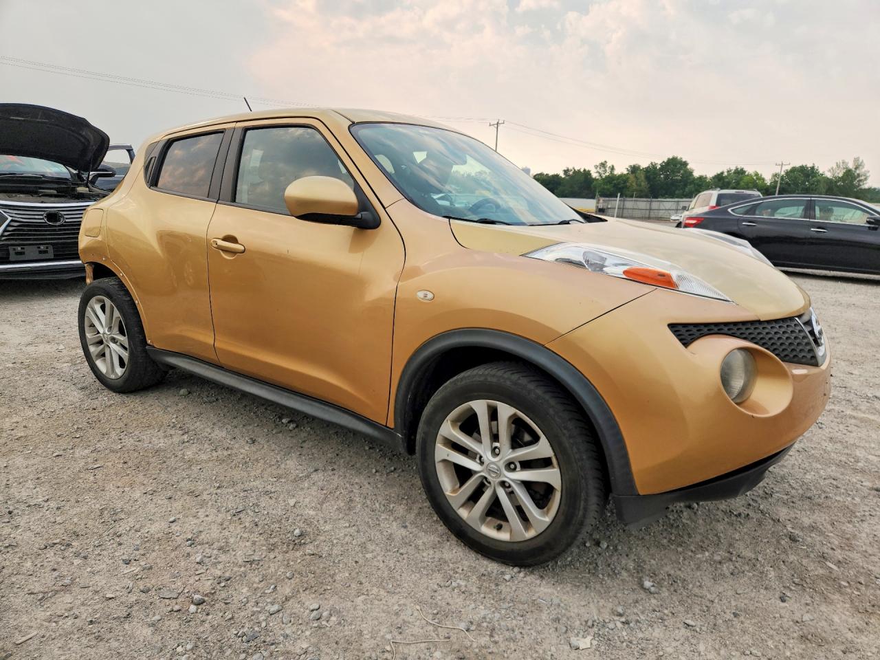 2013 Nissan Juke S Gold vin: JN8AF5MV6DT229491