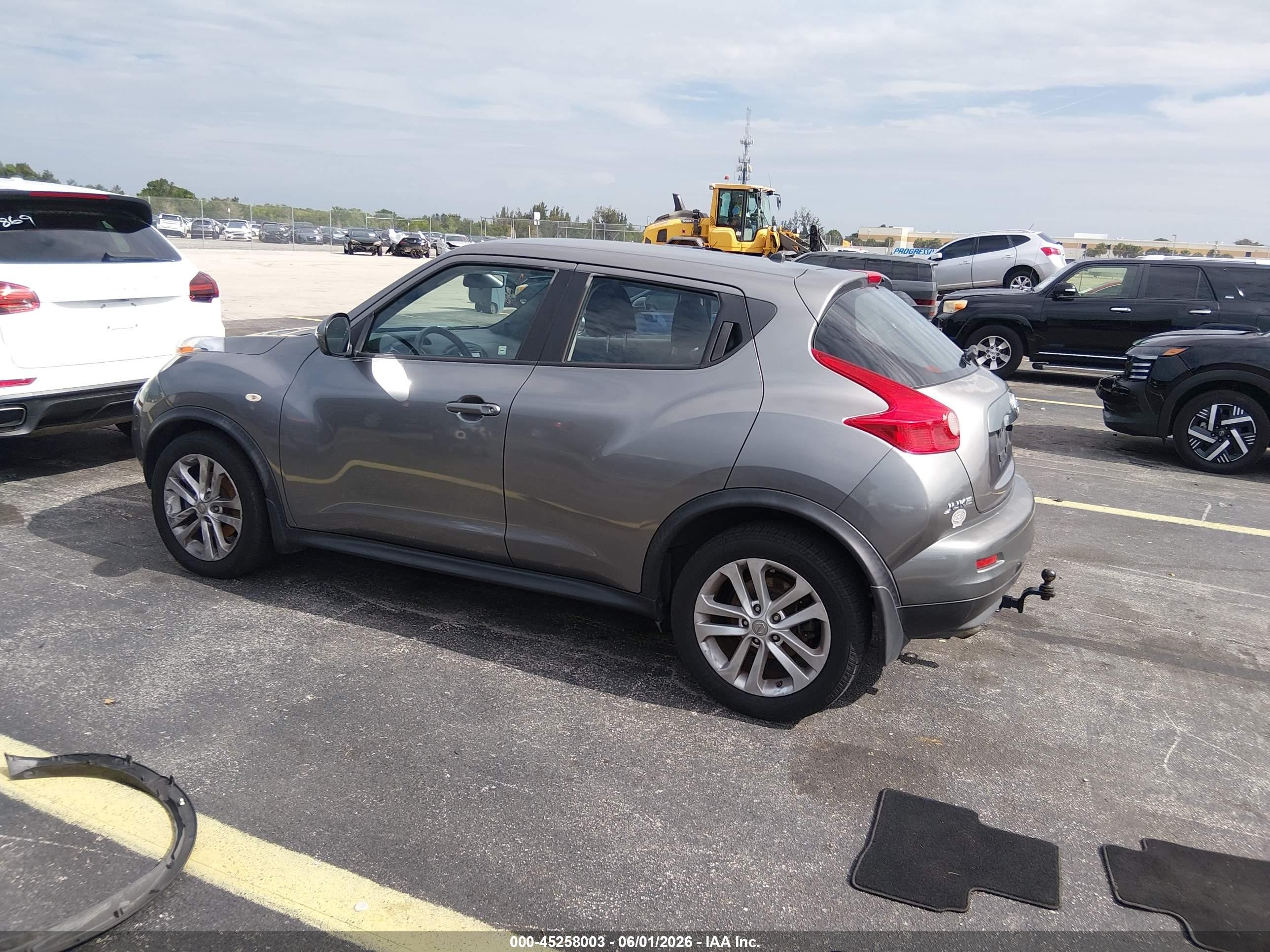 2013 Nissan Juke S Gray vin: JN8AF5MV6DT231113