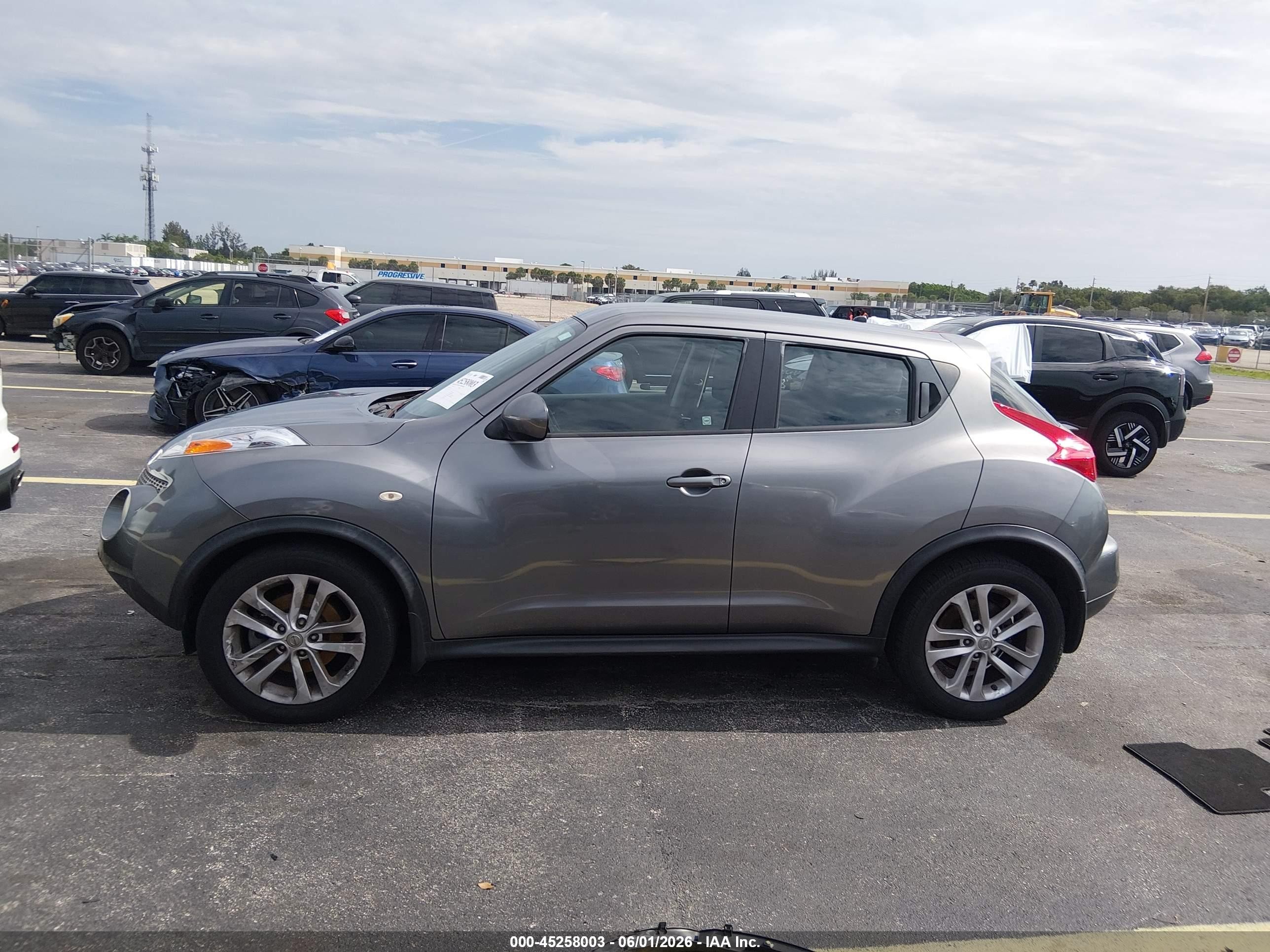 2013 Nissan Juke S Gray vin: JN8AF5MV6DT231113