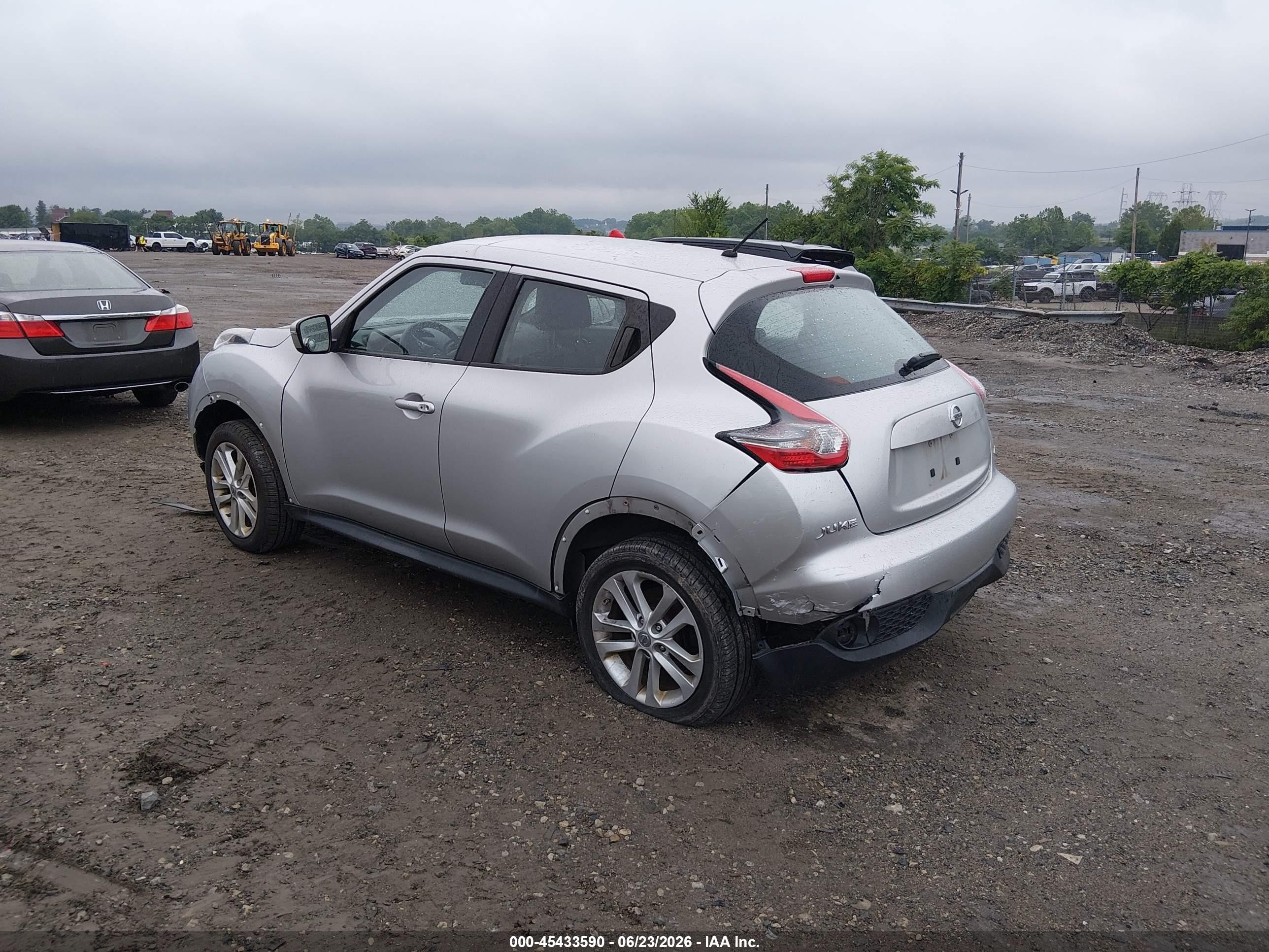 2015 Nissan Juke S Silver vin: JN8AF5MV6FT556735