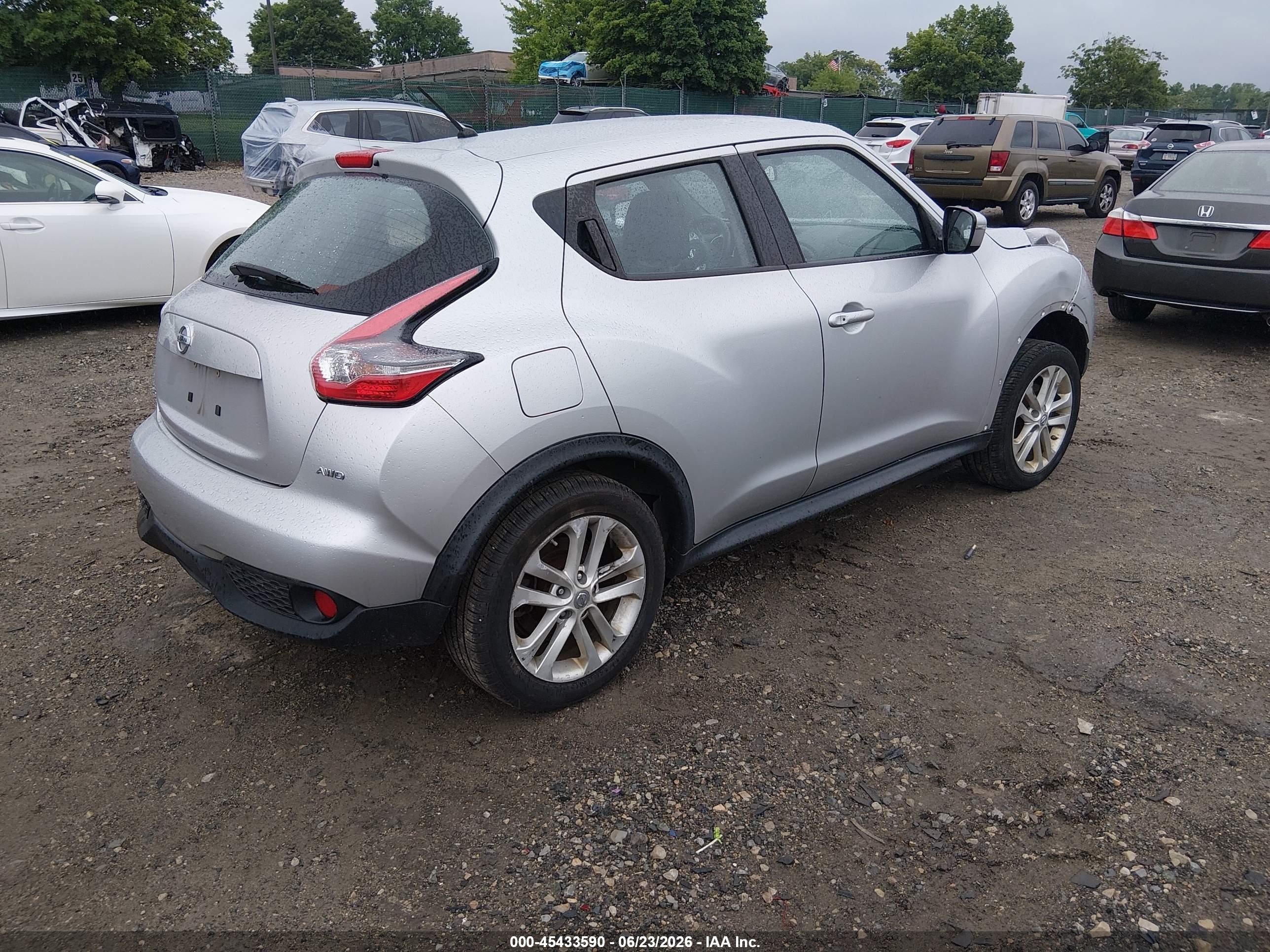 2015 Nissan Juke S Silver vin: JN8AF5MV6FT556735