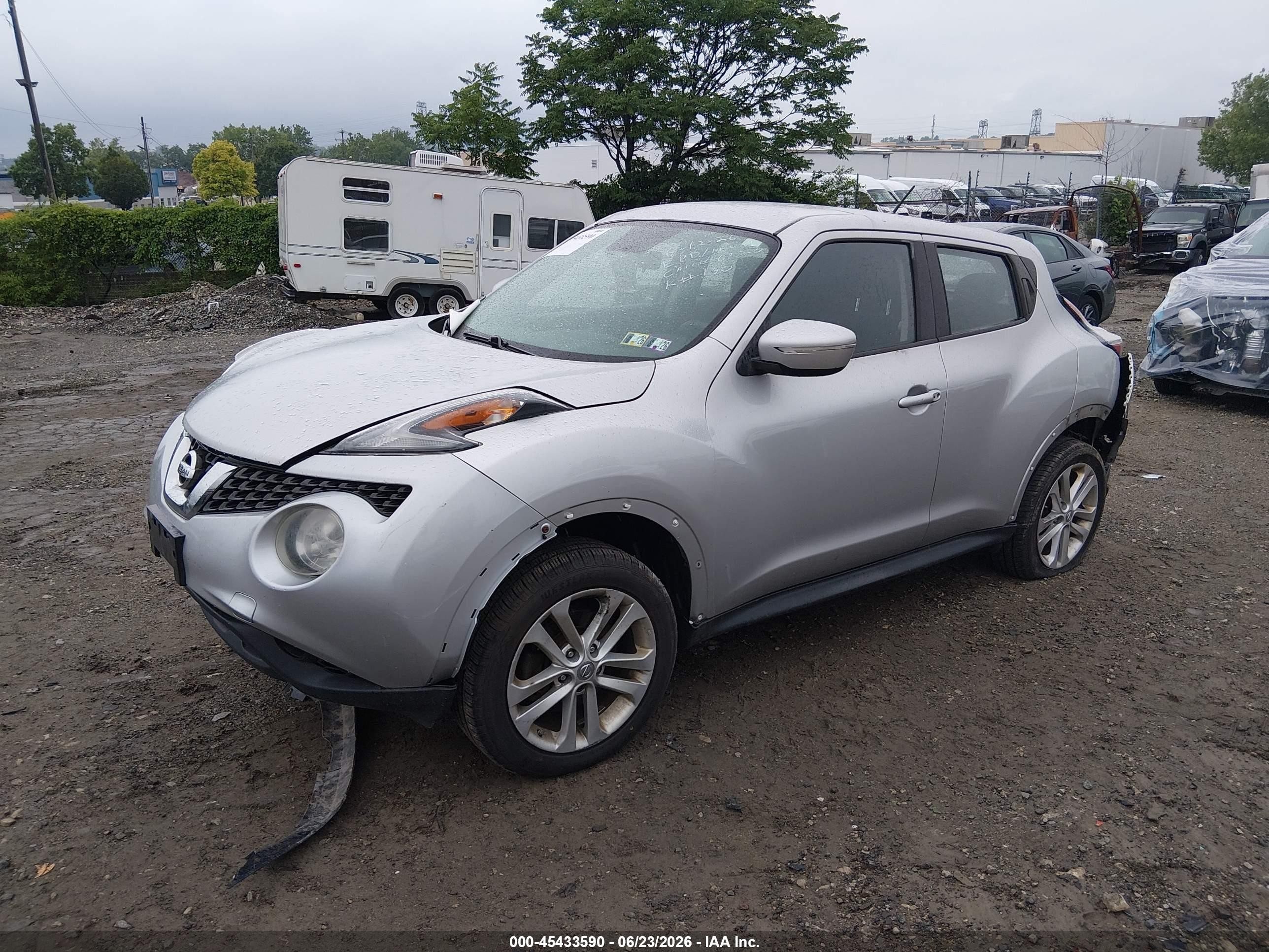 2015 Nissan Juke S Silver vin: JN8AF5MV6FT556735