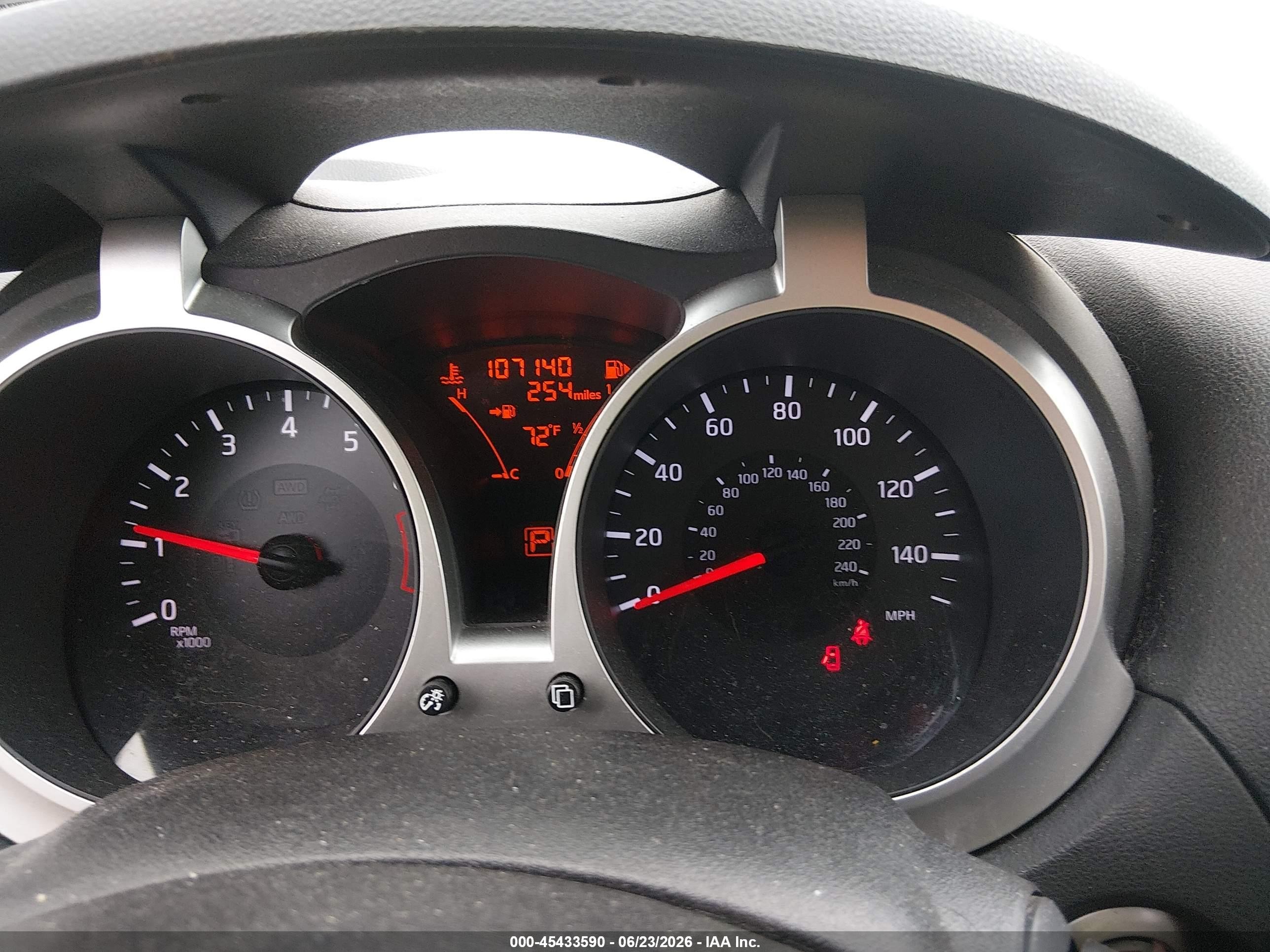 2015 Nissan Juke S Silver vin: JN8AF5MV6FT556735