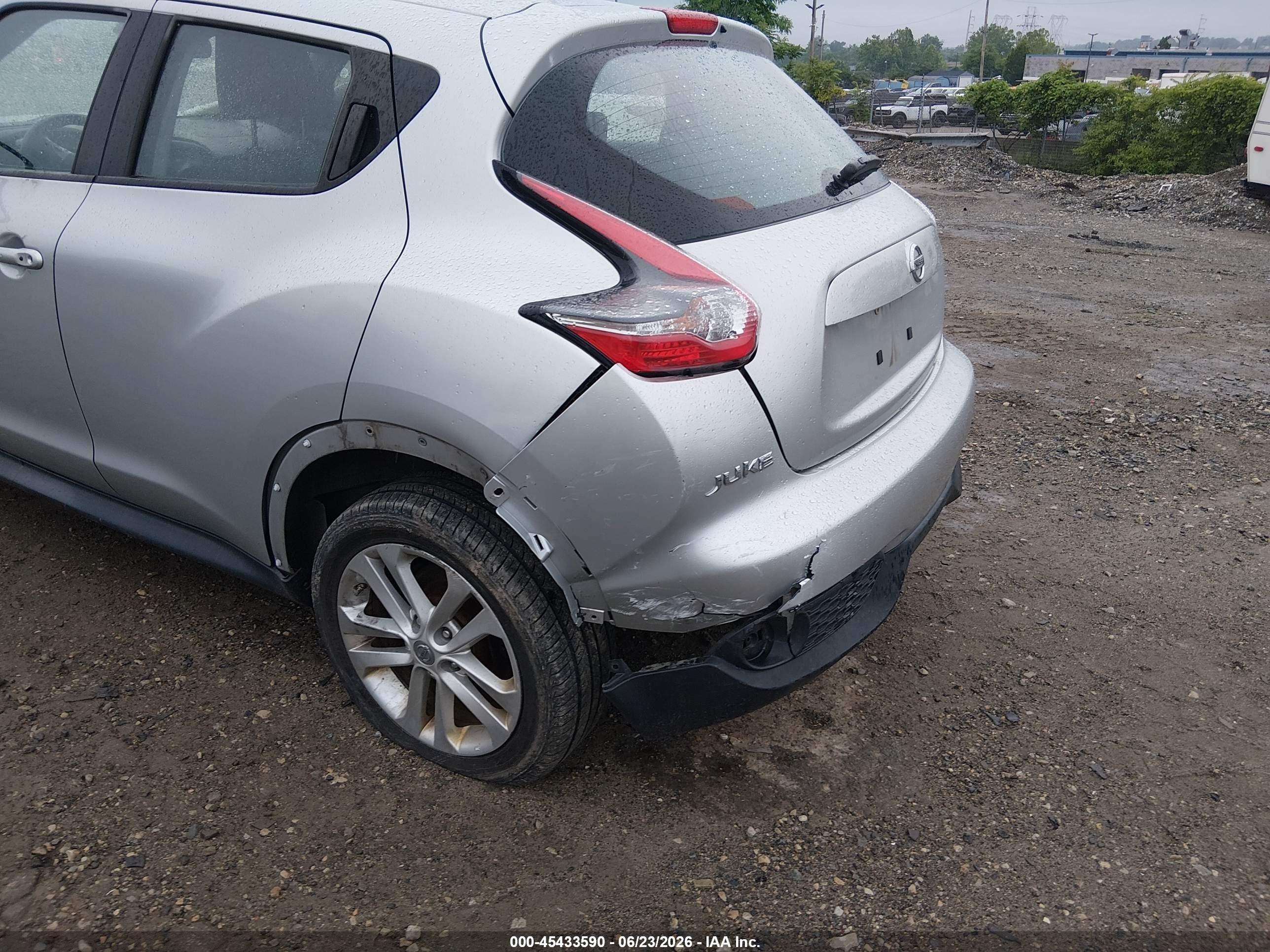 2015 Nissan Juke S Silver vin: JN8AF5MV6FT556735