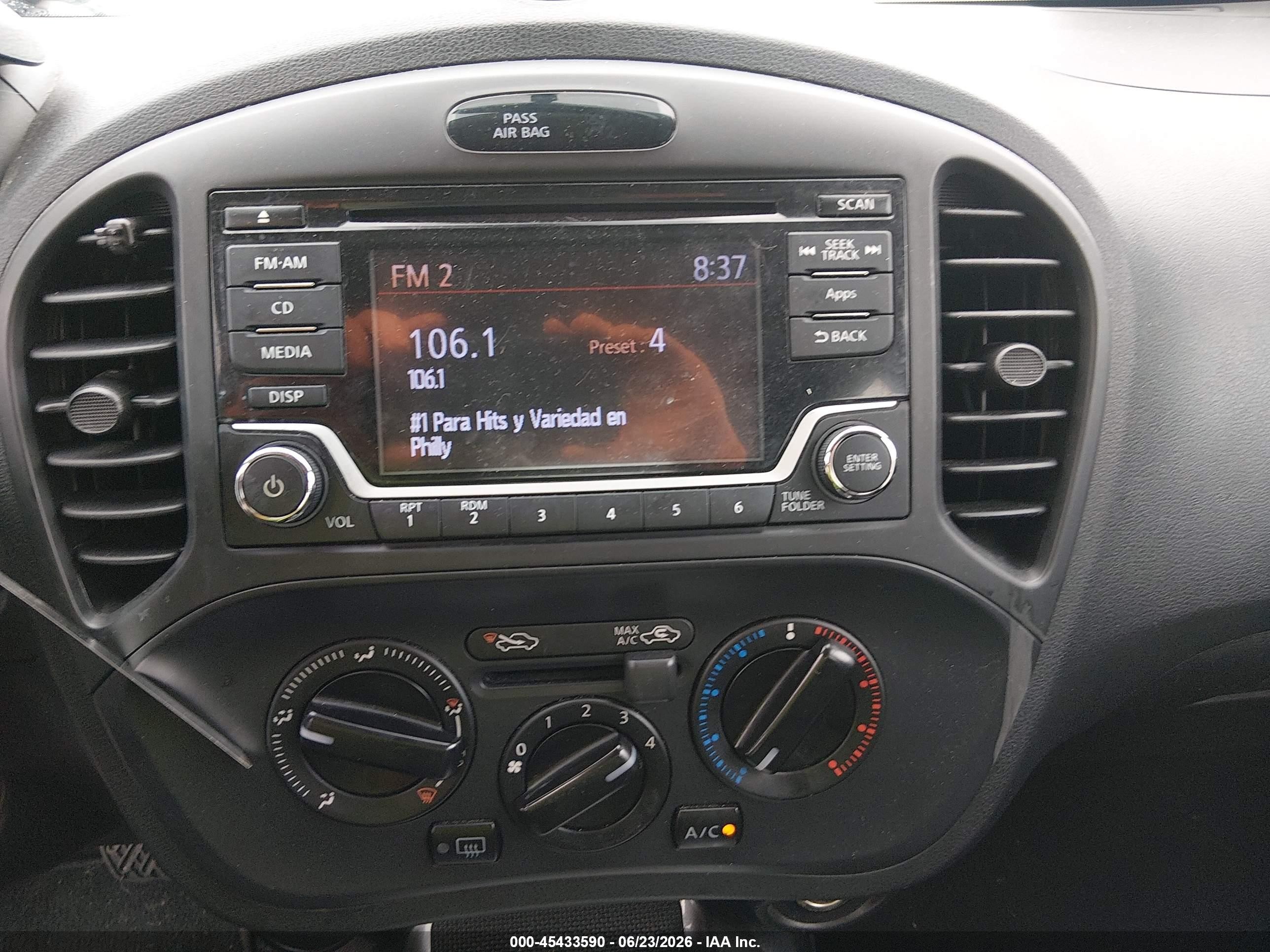 2015 Nissan Juke S Silver vin: JN8AF5MV6FT556735
