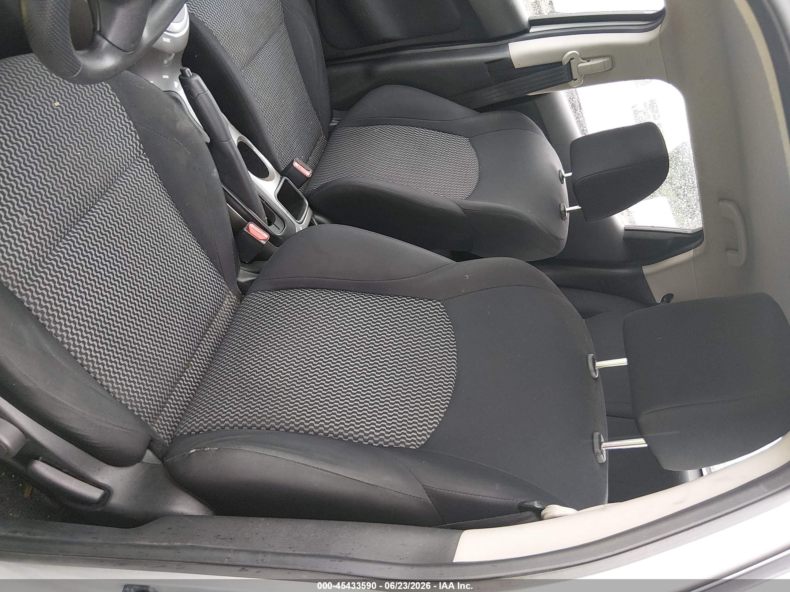 2015 Nissan Juke S Silver vin: JN8AF5MV6FT556735