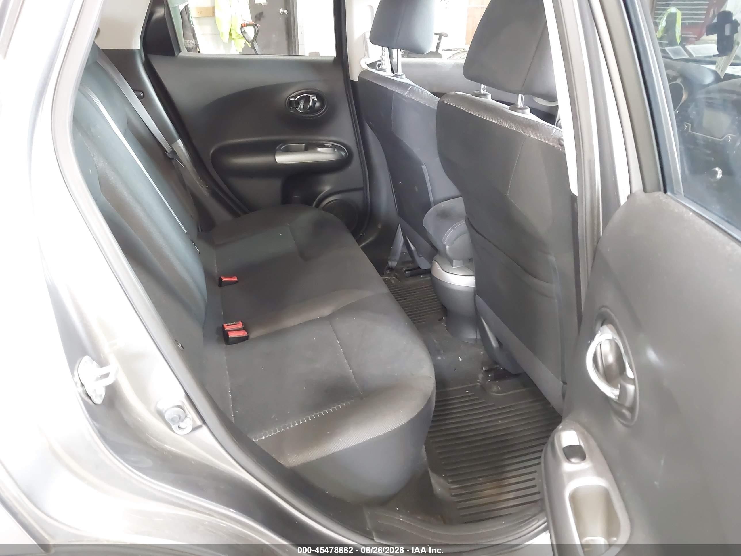 2015 Nissan Juke Sv Gray vin: JN8AF5MV6FT561000