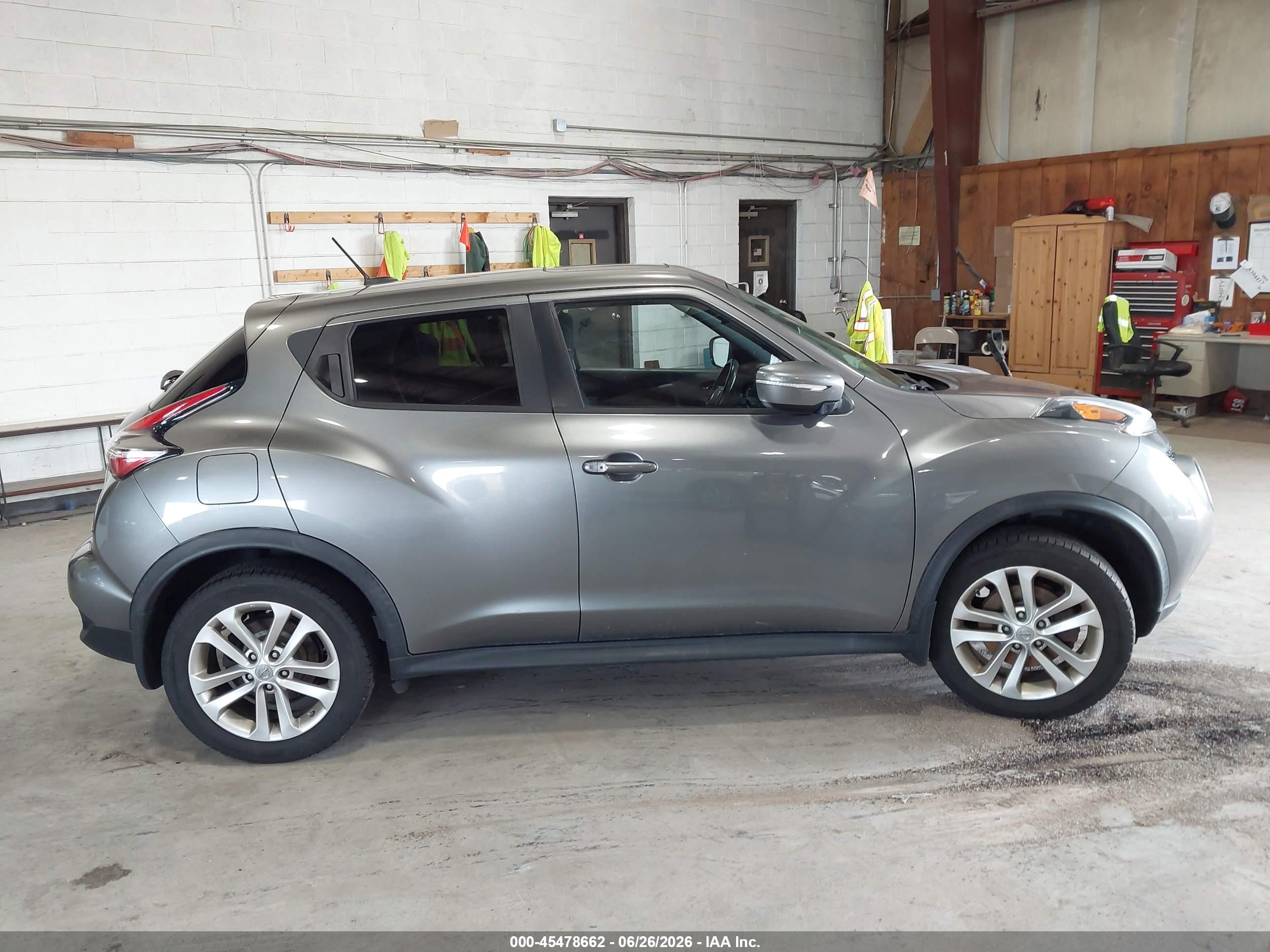 2015 Nissan Juke Sv Gray vin: JN8AF5MV6FT561000