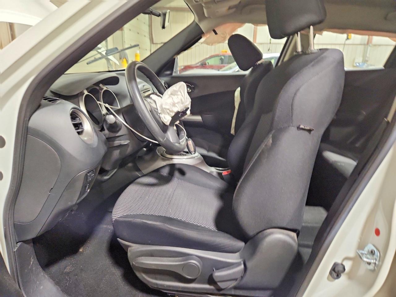 2015 Nissan Juke S/sv/sl/nismo White vin: JN8AF5MV6FT562924