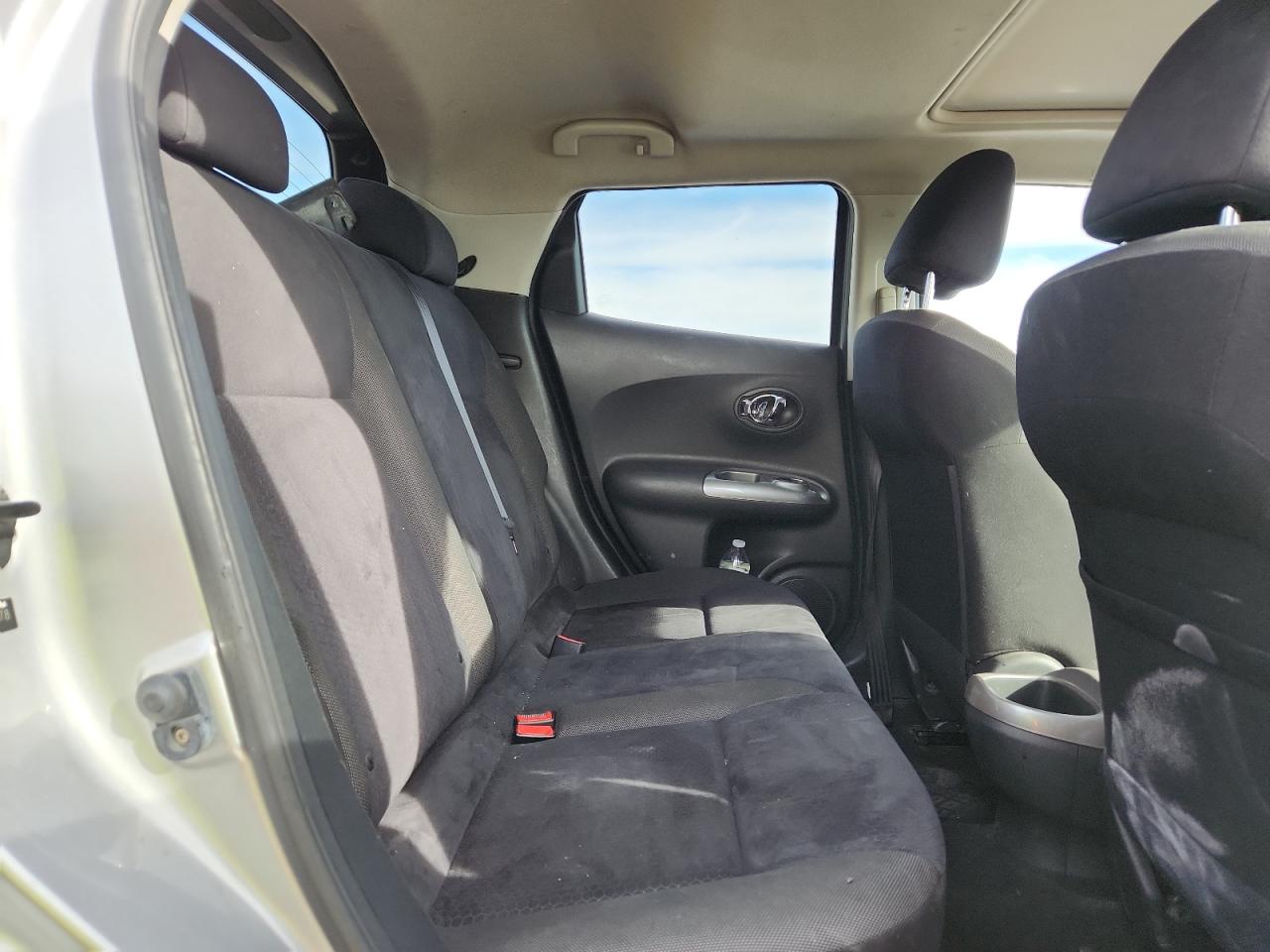 2011 Nissan Juke S Silver vin: JN8AF5MV7BT008978