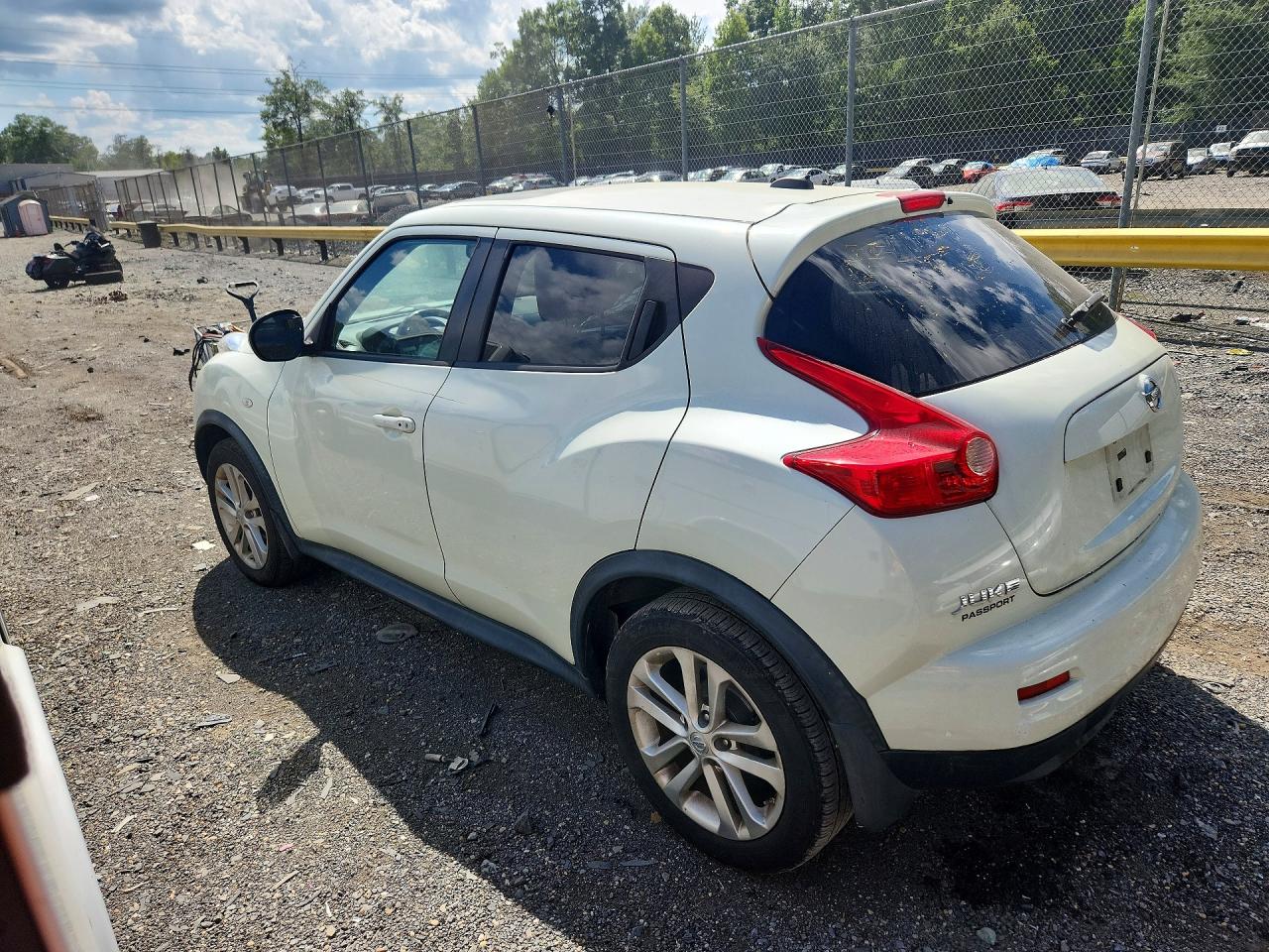 2012 Nissan Juke S White vin: JN8AF5MV7CT108788