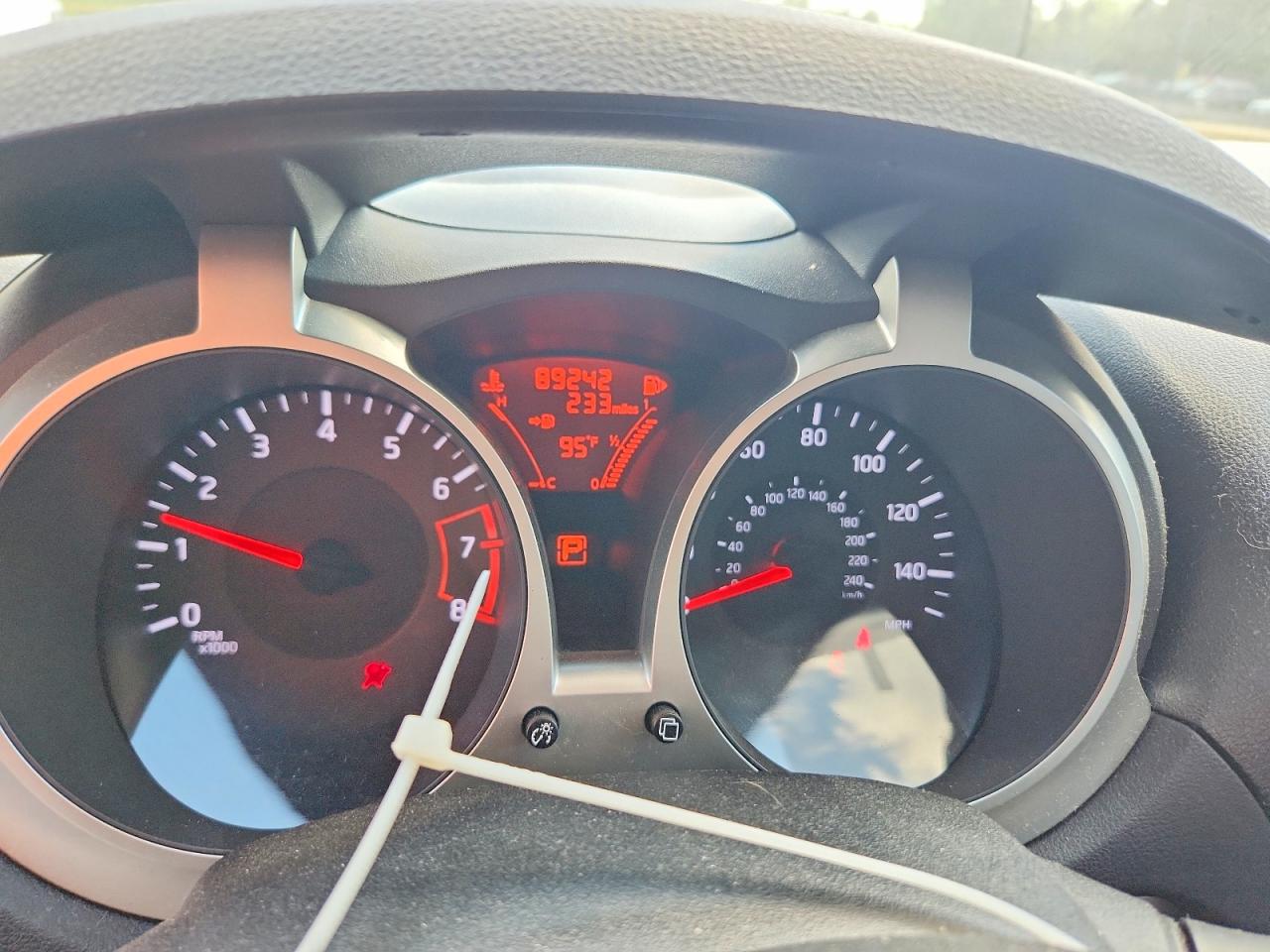 2012 Nissan Juke S White vin: JN8AF5MV7CT108788