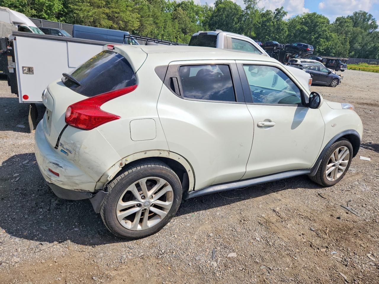 2012 Nissan Juke S White vin: JN8AF5MV7CT108788
