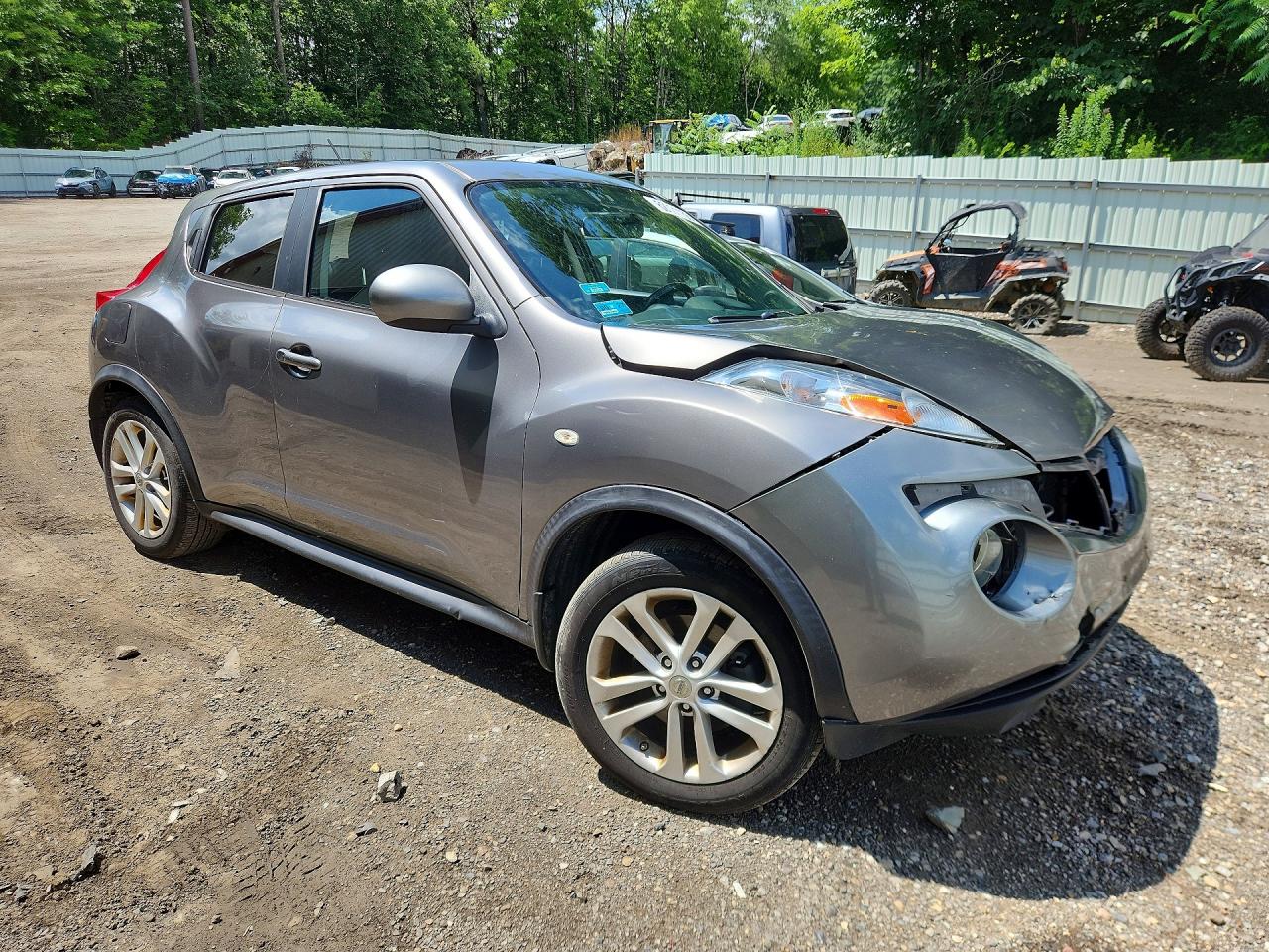 2014 Nissan Juke S Silver vin: JN8AF5MV7ET359250
