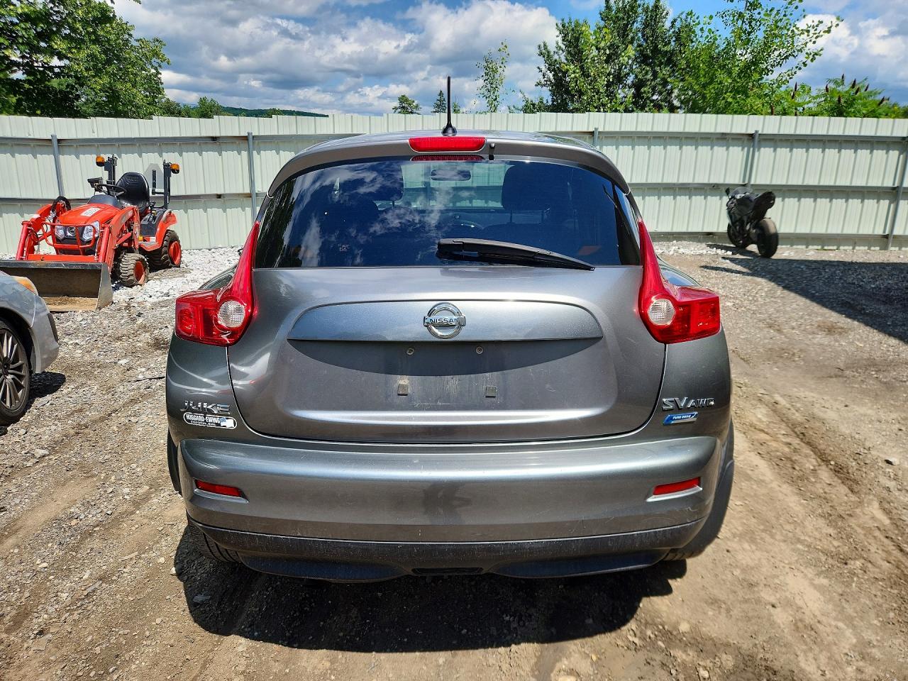 2014 Nissan Juke S Silver vin: JN8AF5MV7ET359250