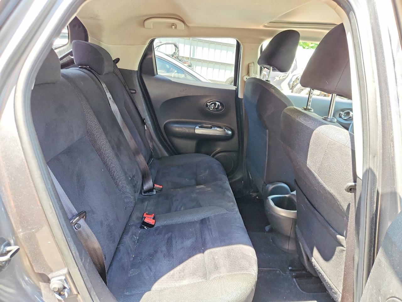 2014 Nissan Juke S Silver vin: JN8AF5MV7ET359250