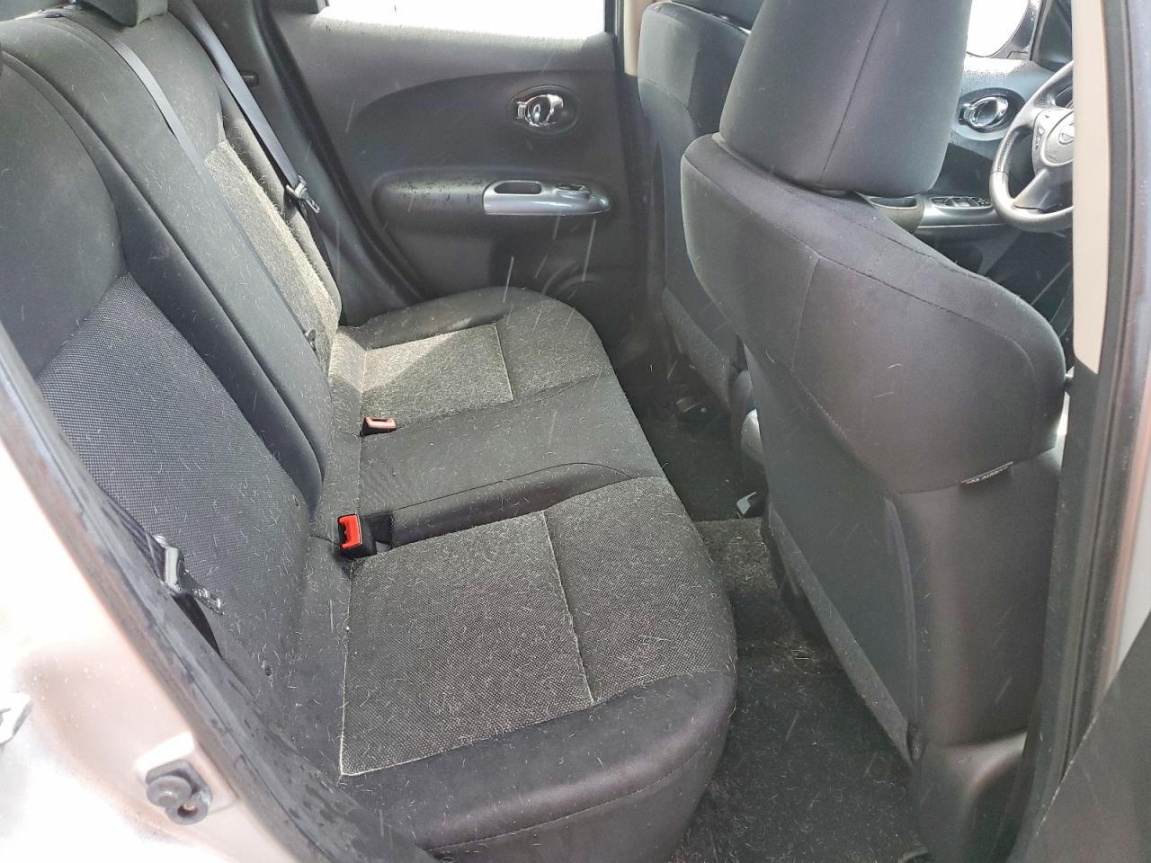 2014 Nissan Juke S Silver vin: JN8AF5MV7ET482532