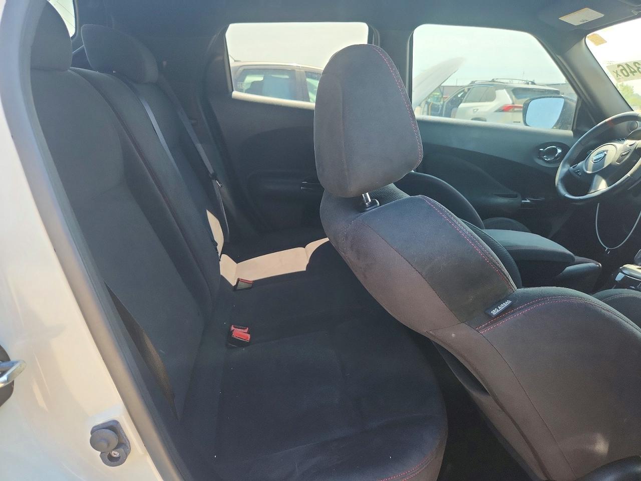 2015 Nissan Juke S White vin: JN8AF5MV7FT563919