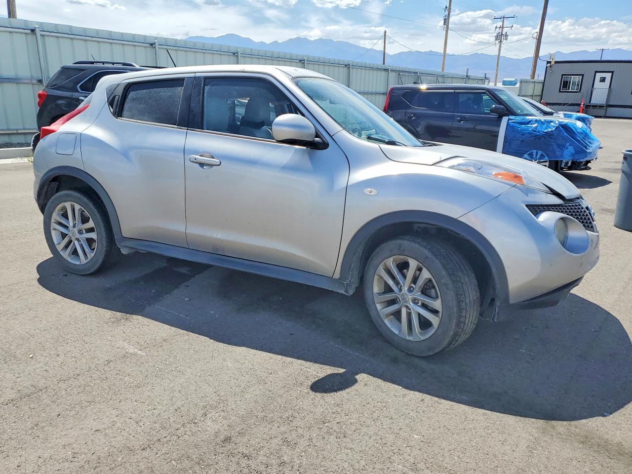 2011 Nissan Juke S Silver vin: JN8AF5MV8BT012229