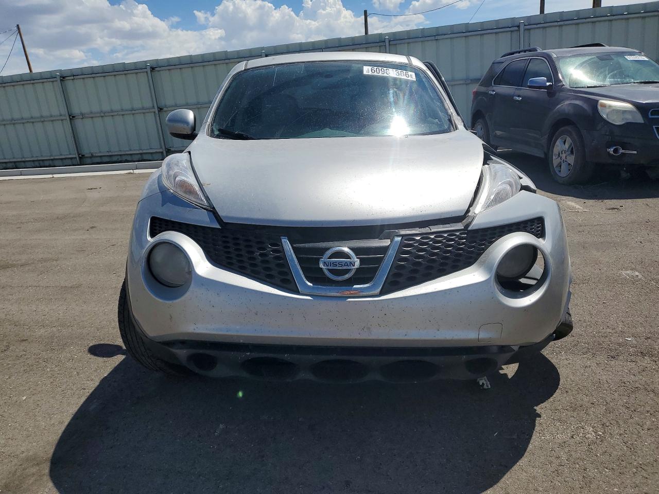 2011 Nissan Juke S Silver vin: JN8AF5MV8BT012229