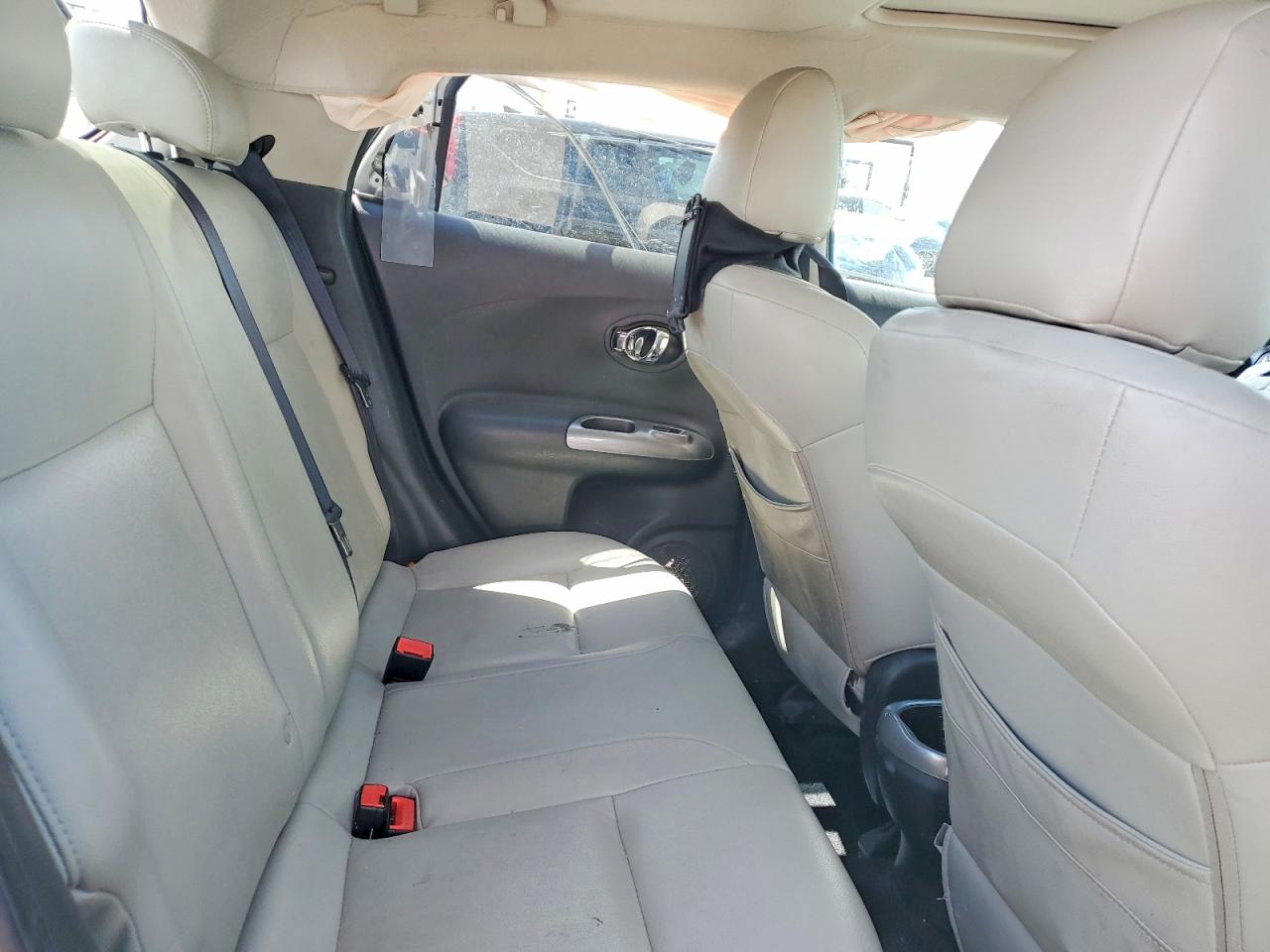 2011 Nissan Juke S Silver vin: JN8AF5MV8BT012229