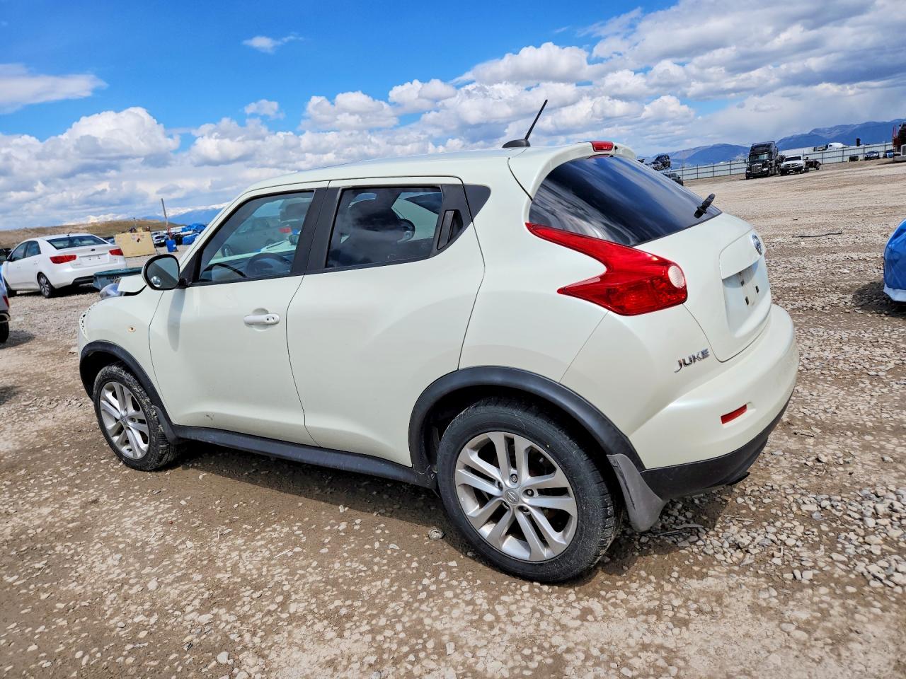 2011 Nissan Juke S Белый vin: JN8AF5MV8BT018869