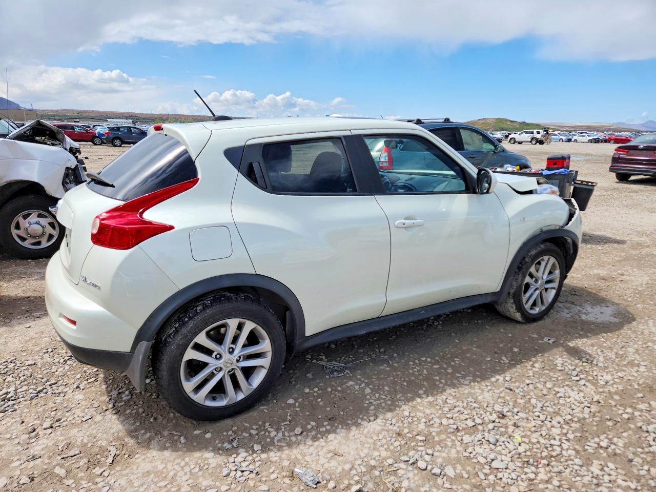 2011 Nissan Juke S Белый vin: JN8AF5MV8BT018869