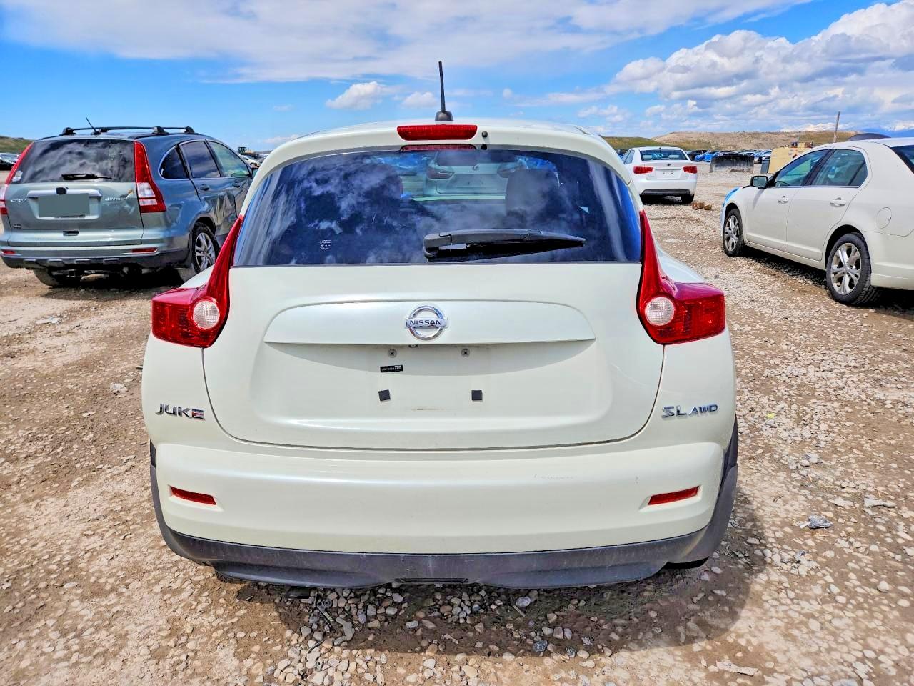 2011 Nissan Juke S Белый vin: JN8AF5MV8BT018869