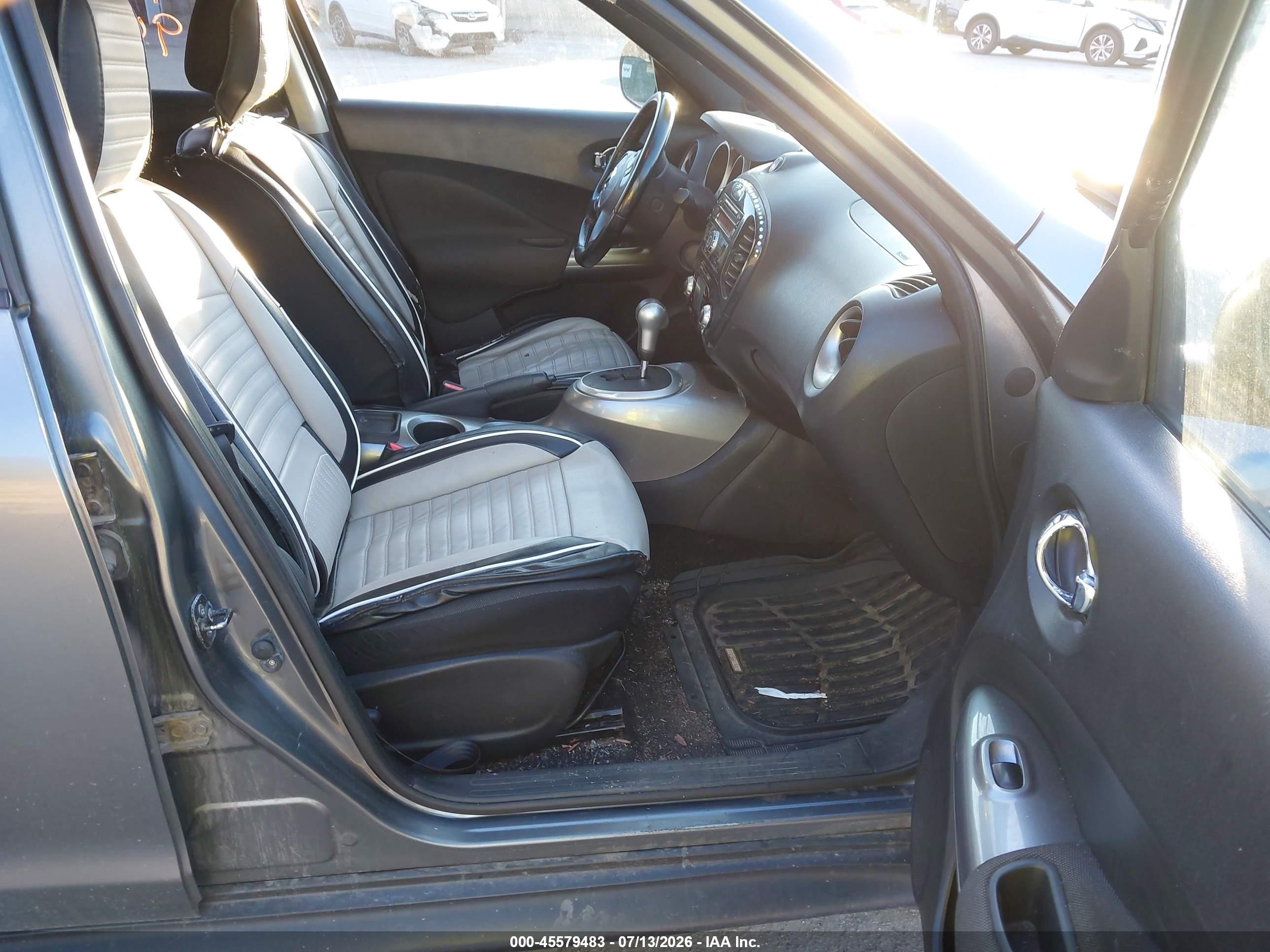 2011 Nissan Juke Sv Gray vin: JN8AF5MV8BT023201