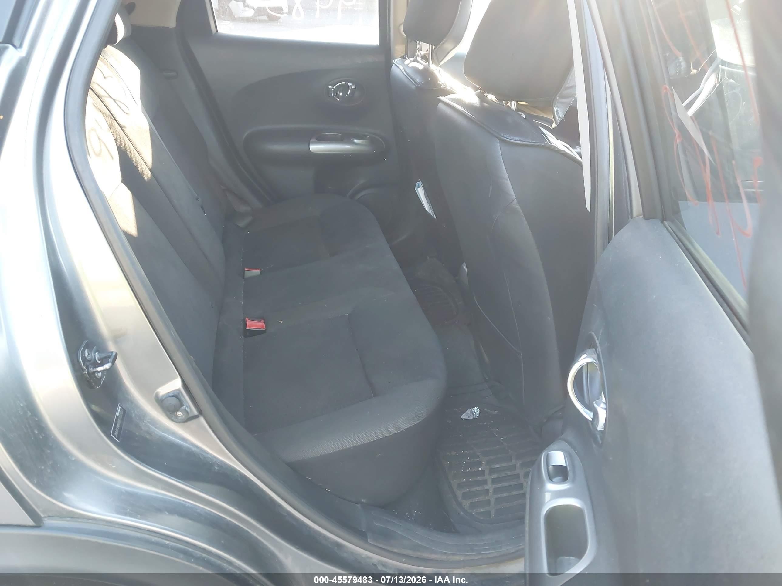 2011 Nissan Juke Sv Gray vin: JN8AF5MV8BT023201