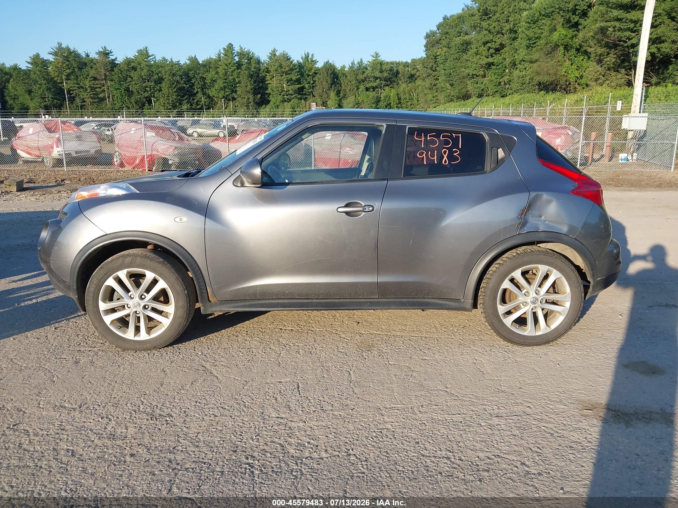 2011 Nissan Juke Sv Gray vin: JN8AF5MV8BT023201