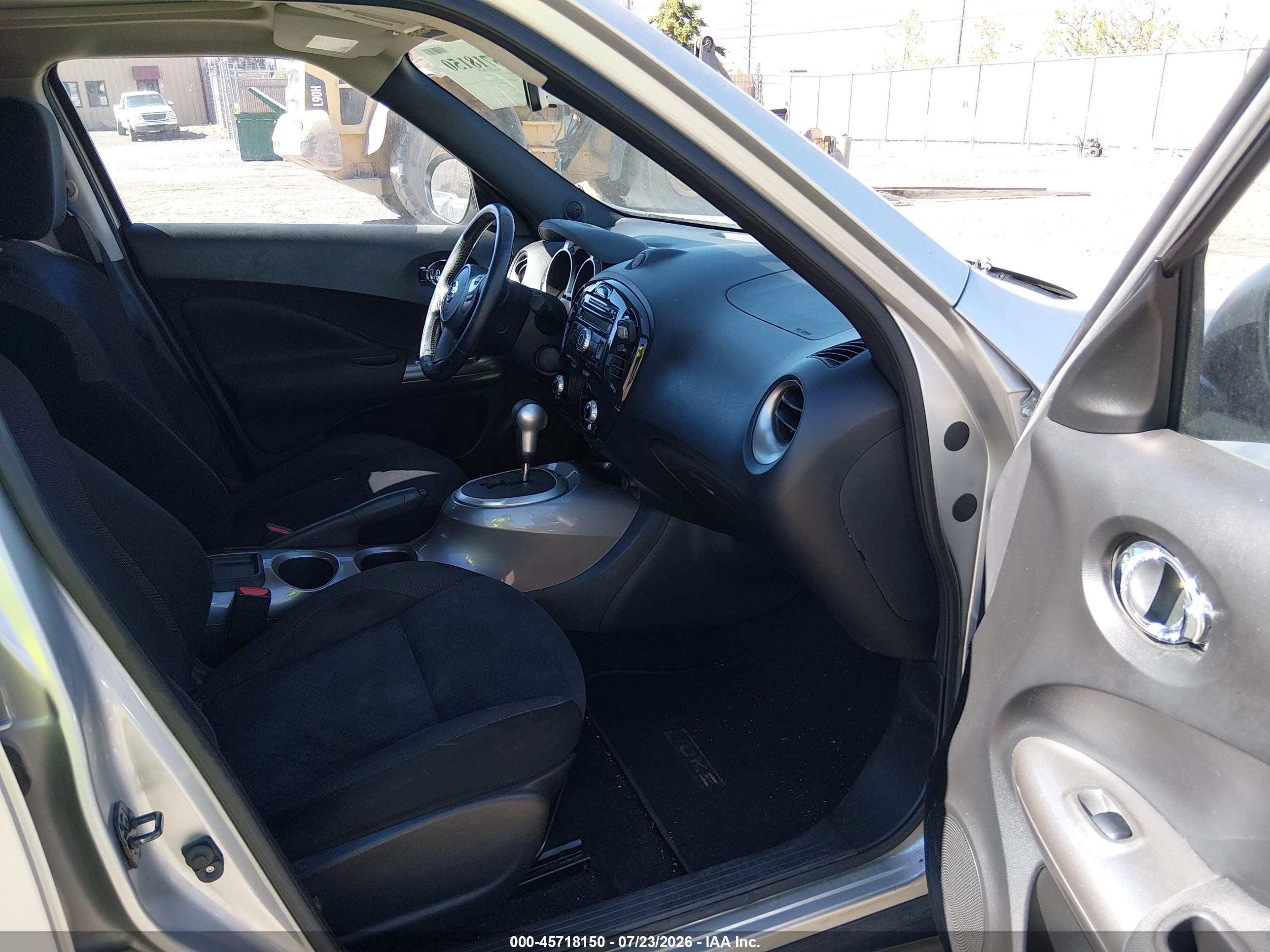 2012 Nissan Juke Sv Silver vin: JN8AF5MV8CT120058