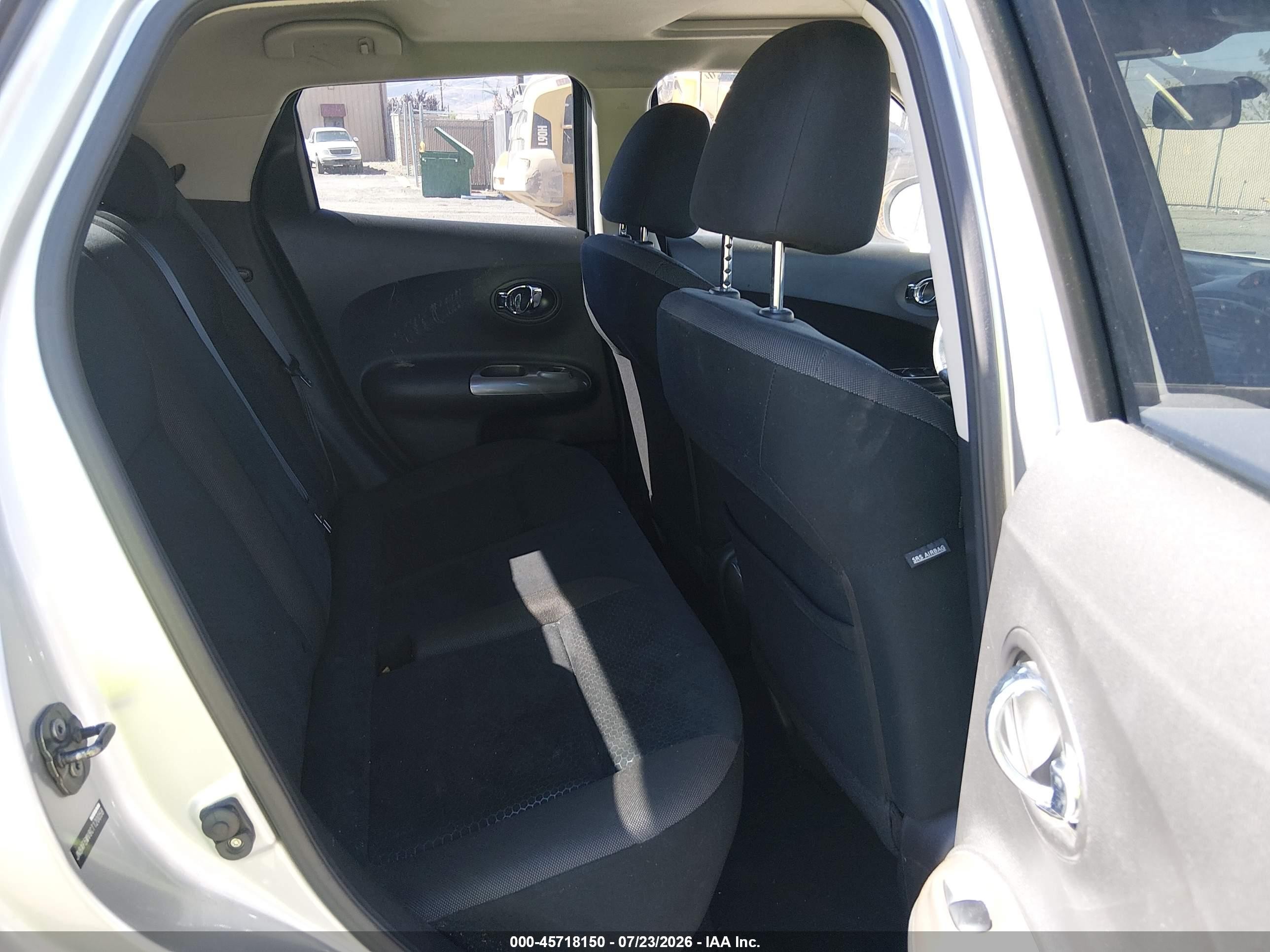 2012 Nissan Juke Sv Silver vin: JN8AF5MV8CT120058