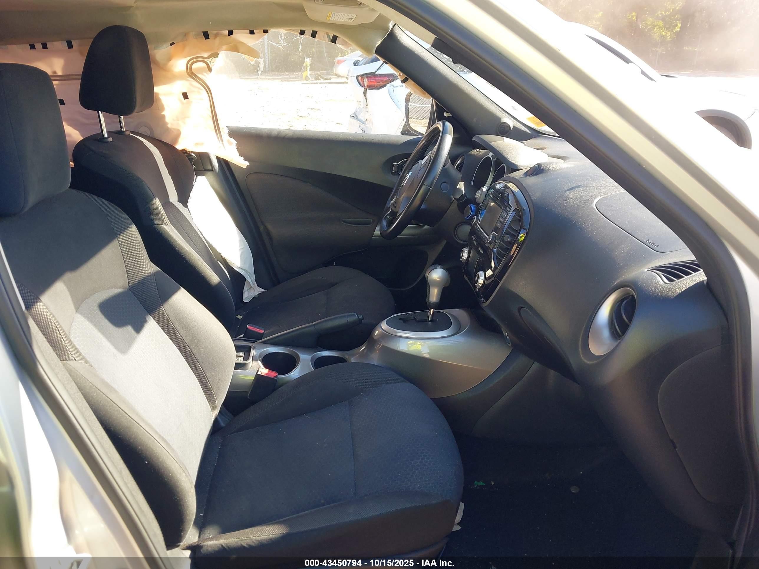 2017 Nissan Juke Sv Silver vin: JN8AF5MV8HT752694