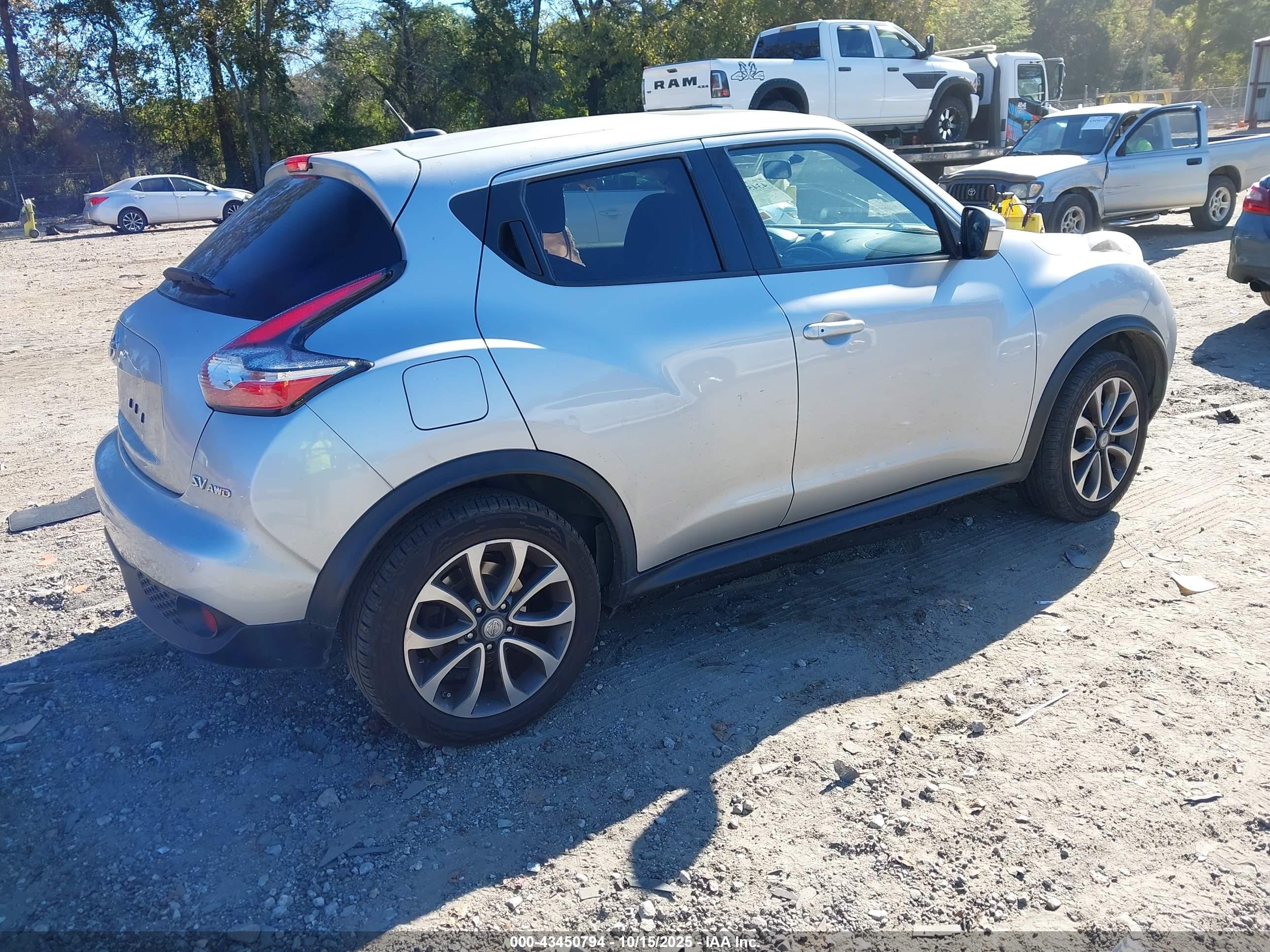 2017 Nissan Juke Sv Silver vin: JN8AF5MV8HT752694