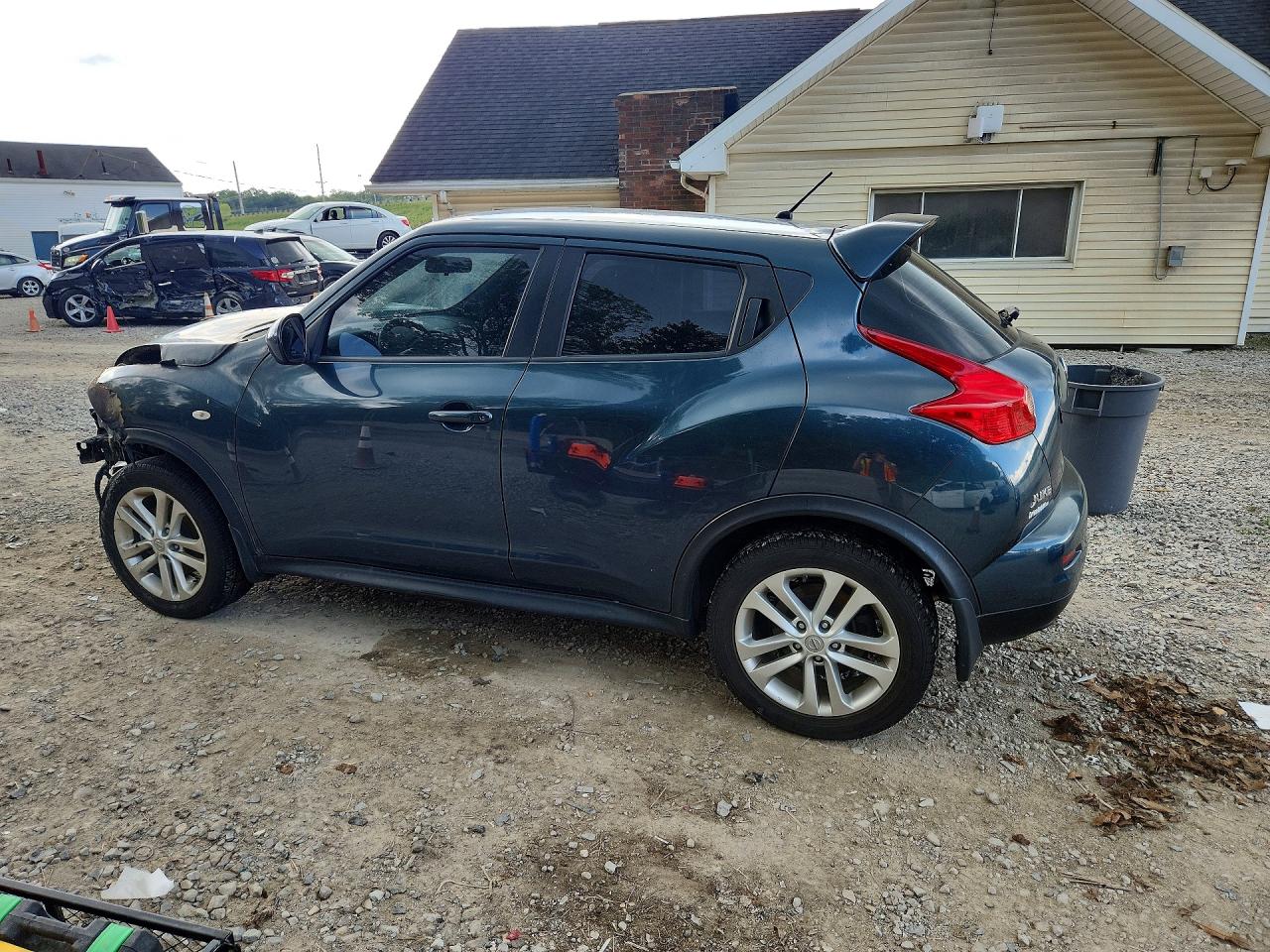 2014 Nissan Juke S Teal vin: JN8AF5MV9ET481981