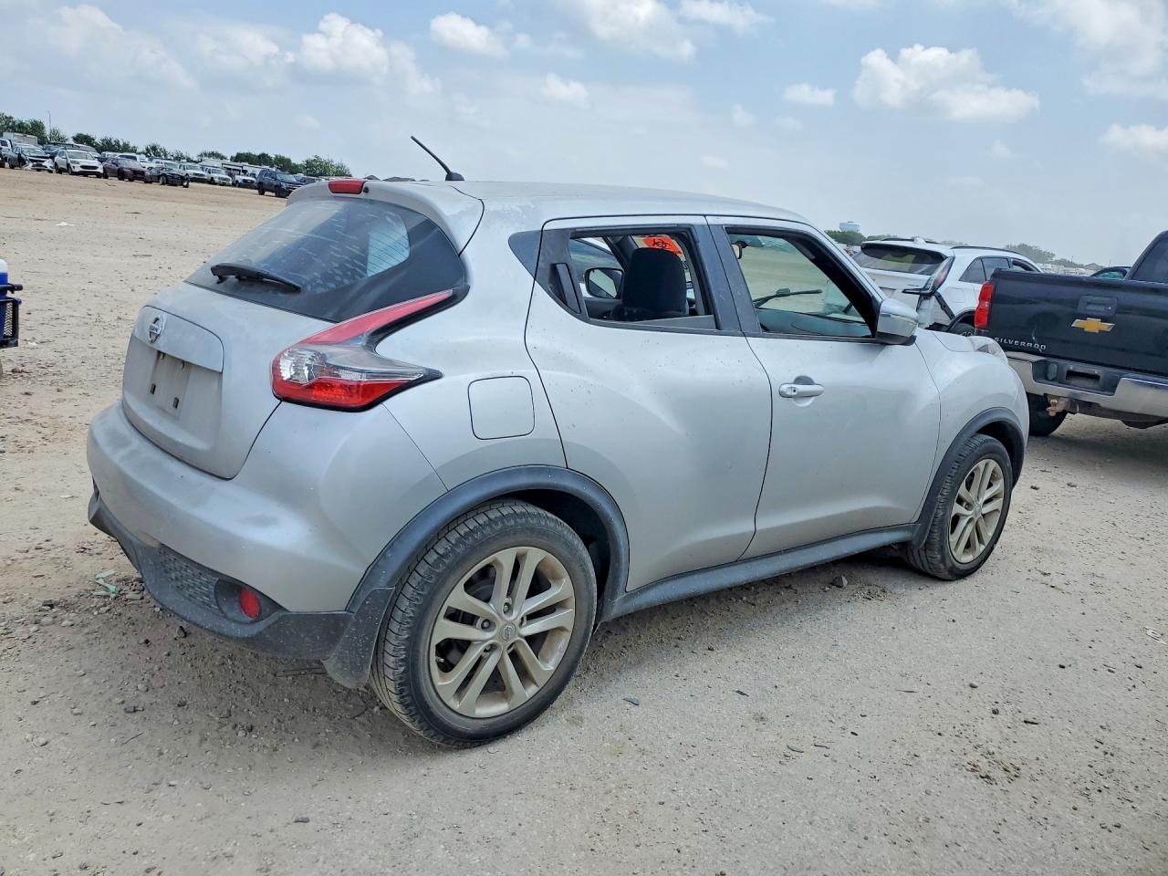 2015 Nissan Juke S Silver vin: JN8AF5MV9FT551707
