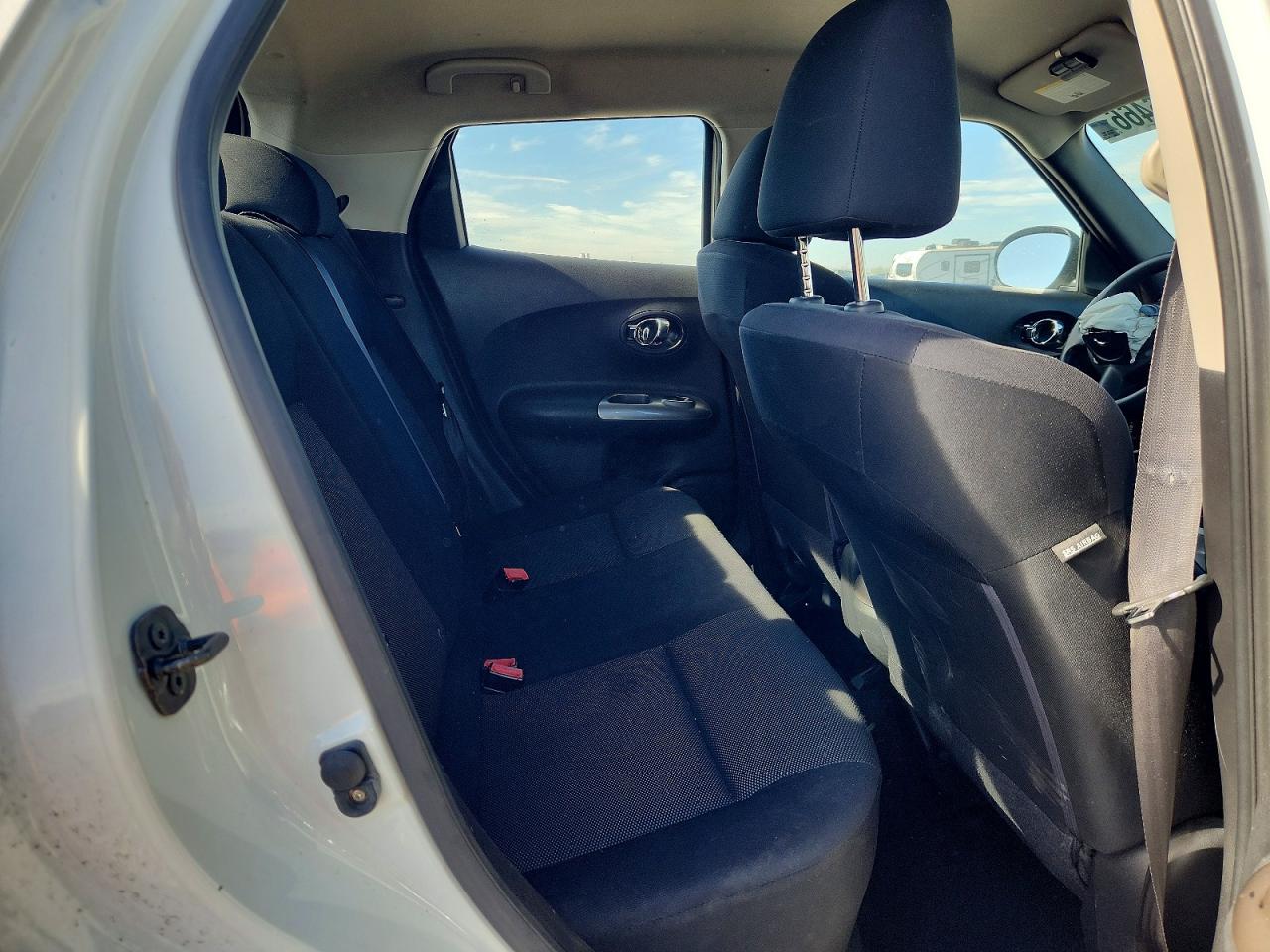 2013 Nissan Juke S White vin: JN8AF5MVXDT210216