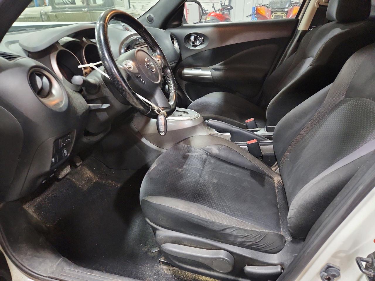 2013 Nissan Juke S White vin: JN8AF5MVXDT223127