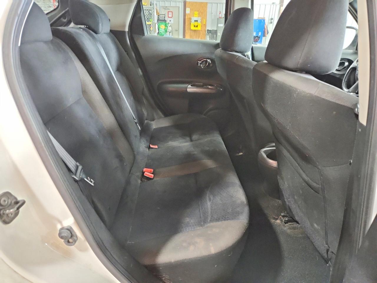 2013 Nissan Juke S White vin: JN8AF5MVXDT223127