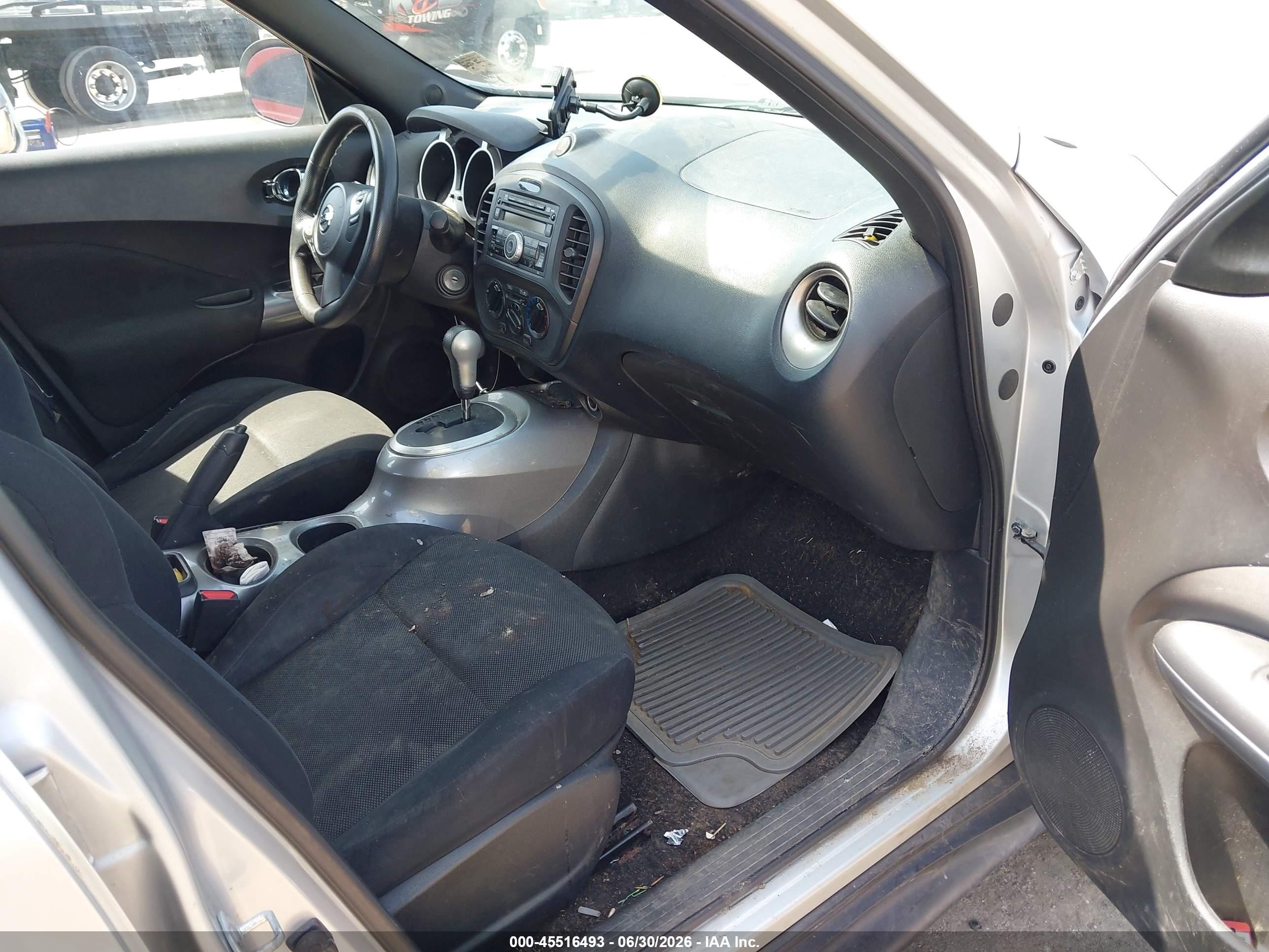 2014 Nissan Juke S Silver vin: JN8AF5MVXET483710
